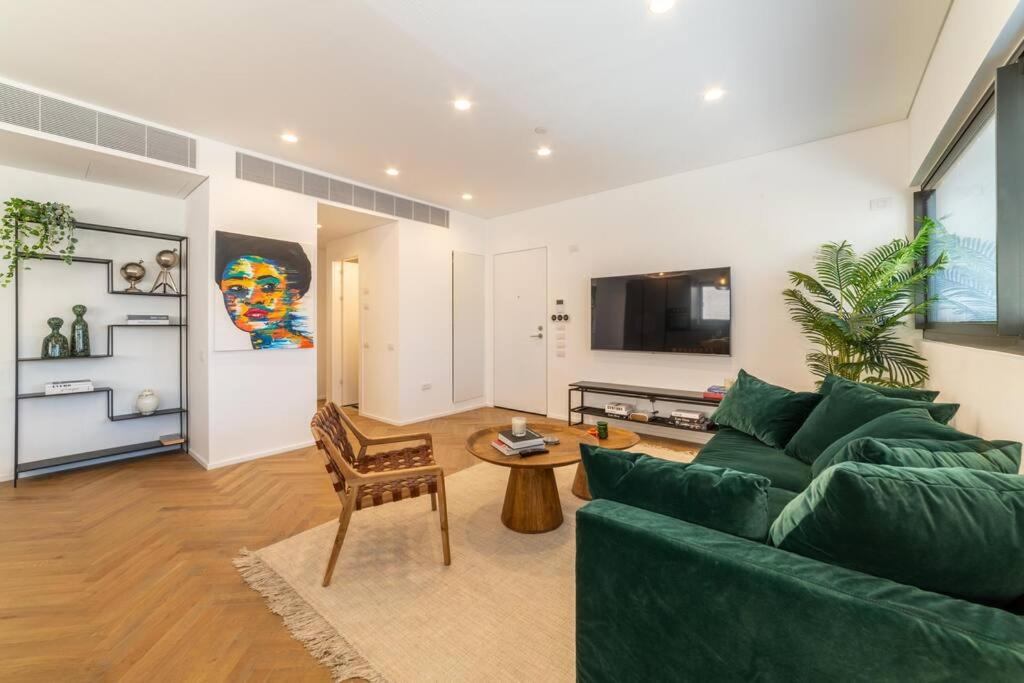 Luxurious New Large 2Bedrooms in Rothschild view 5