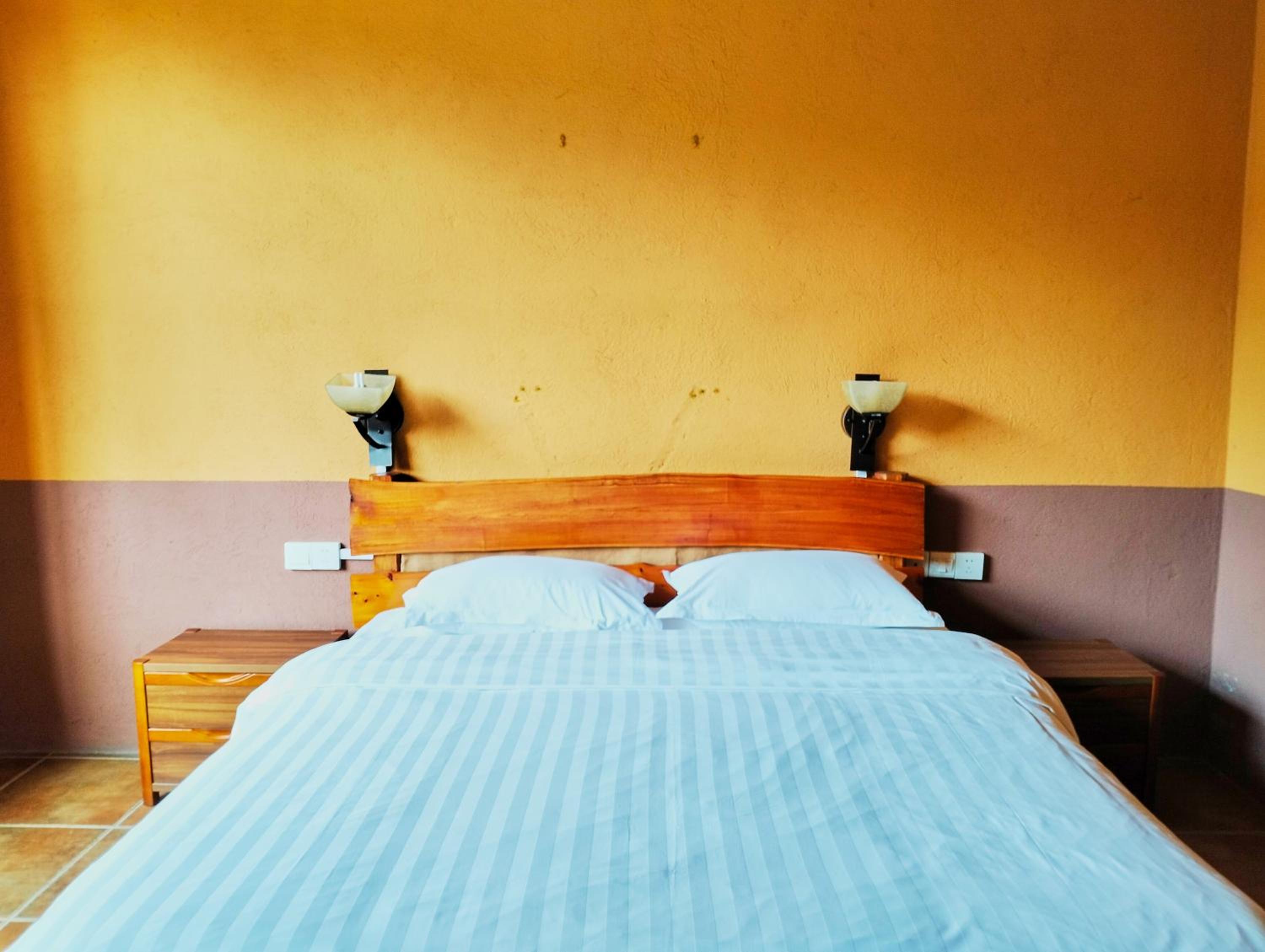 Yangshuo Eden's Social Guesthouse - Wake up to a hearty Western breakfast & fresh craft coffee & night beers & outdoor activities