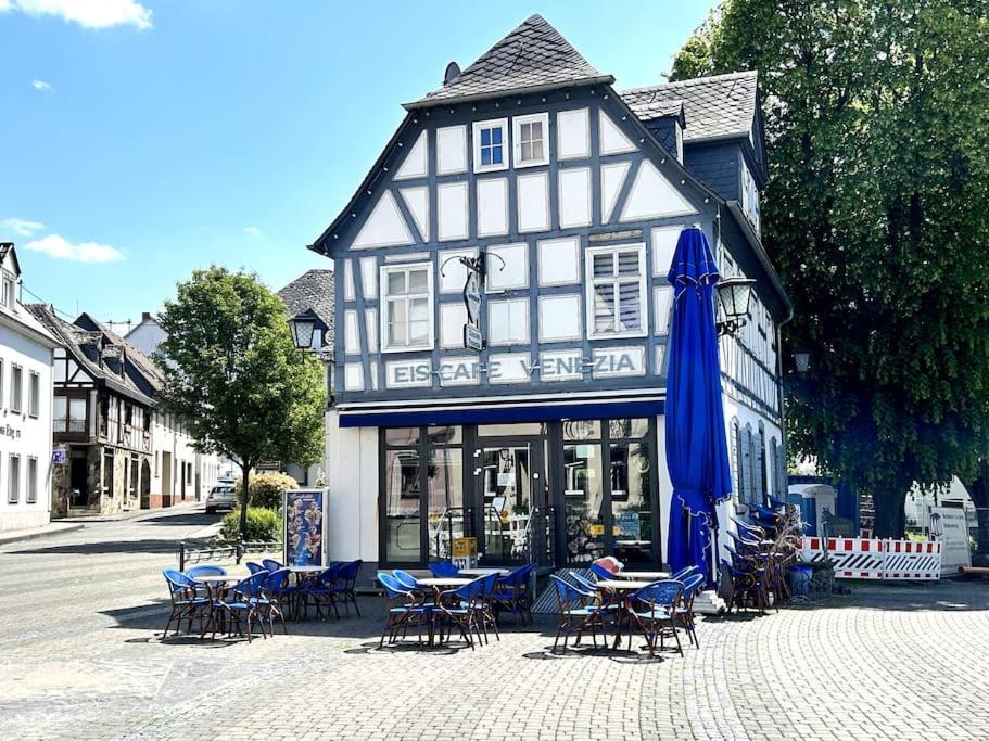 Beautiful apartment right on the Rhine