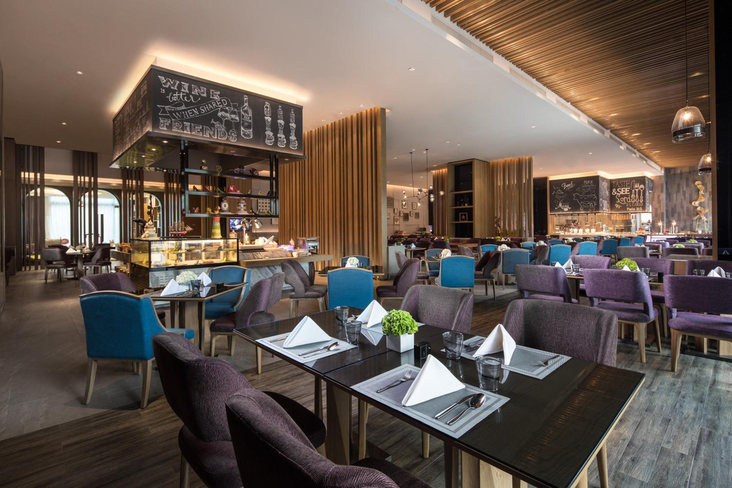 Crowne Plaza QingdaoOriental Movie Metropolis by IHG