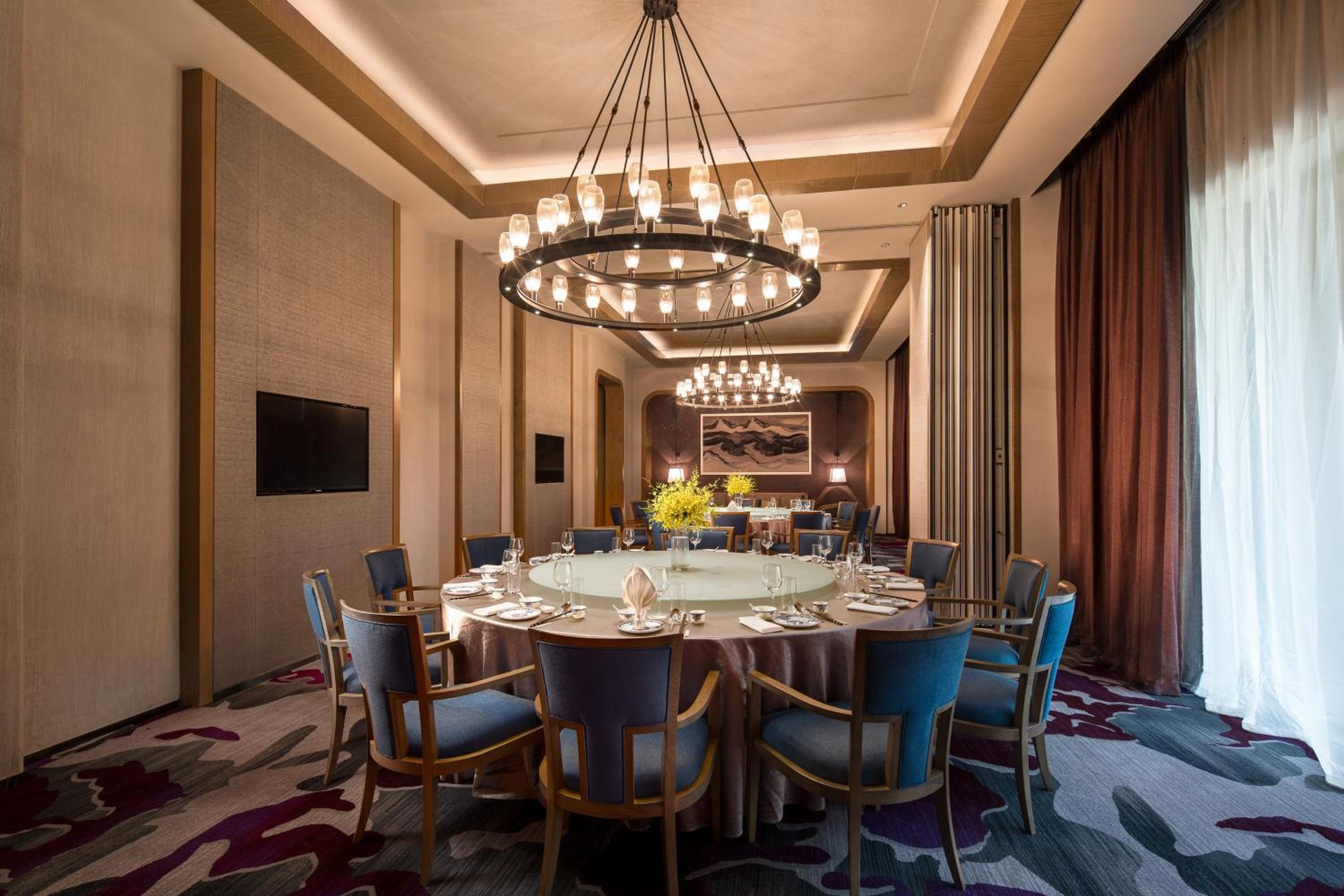 Crowne Plaza QingdaoOriental Movie Metropolis by IHG