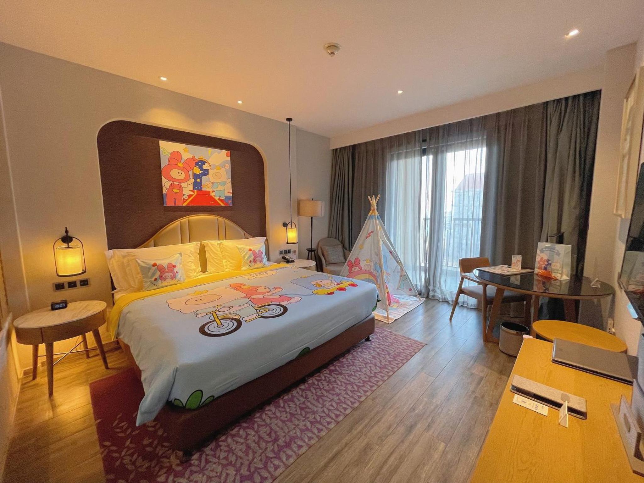 Crowne Plaza QingdaoOriental Movie Metropolis by IHG