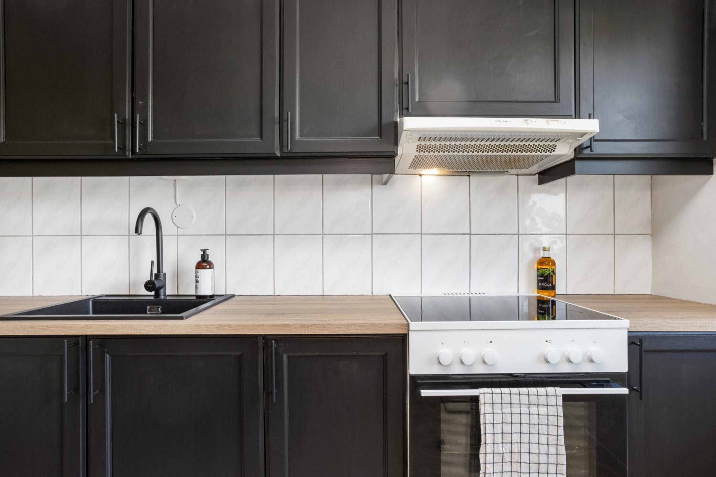 2 Bedroom apartment w/ Parking & Balcony view 5