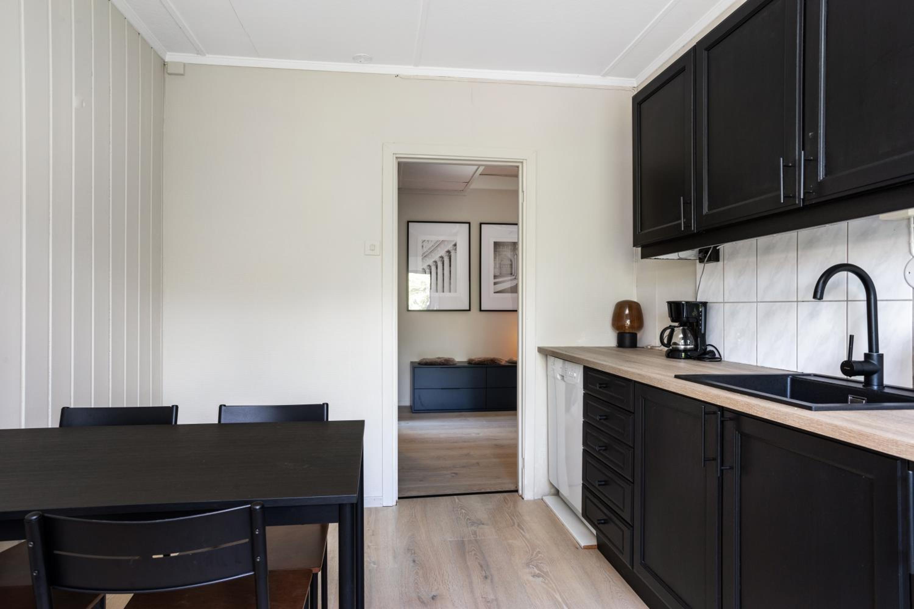 2 Bedroom apartment w/ Parking & Balcony view 4