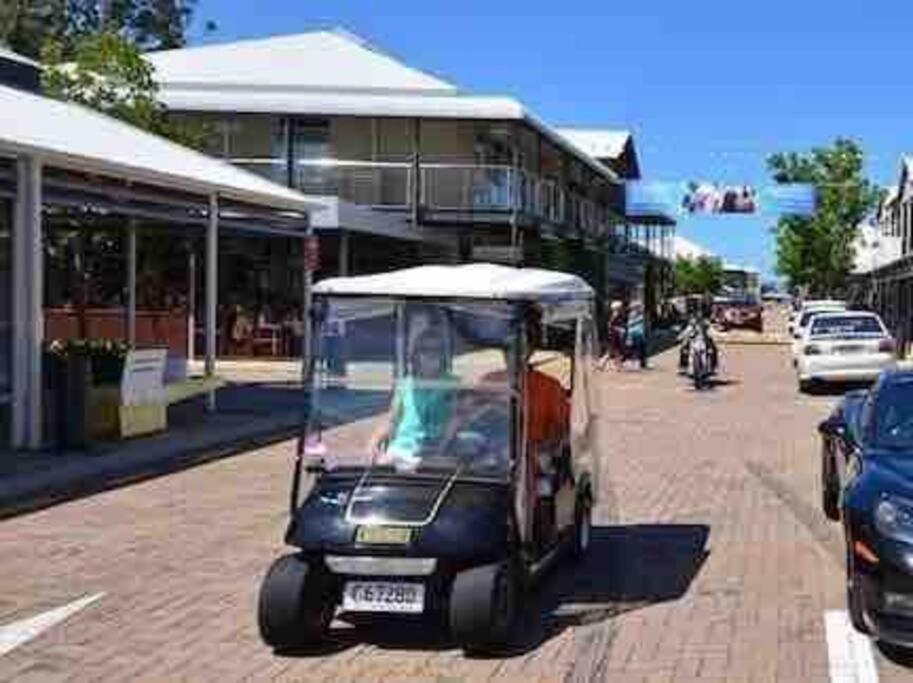 Theme Park Gateway Spacious 4BD Flamingo House