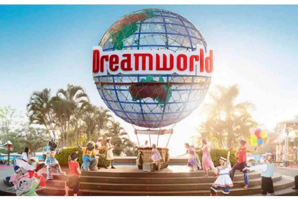 Theme Park Gateway Spacious 4BD Flamingo House