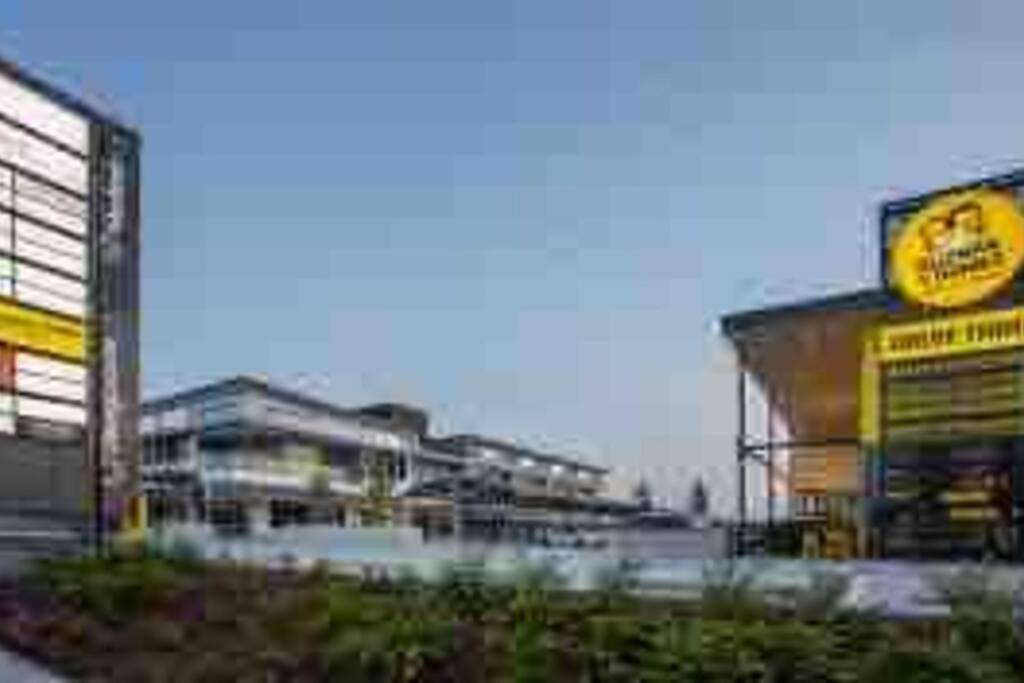 Theme Park Gateway Spacious 4BD Flamingo House