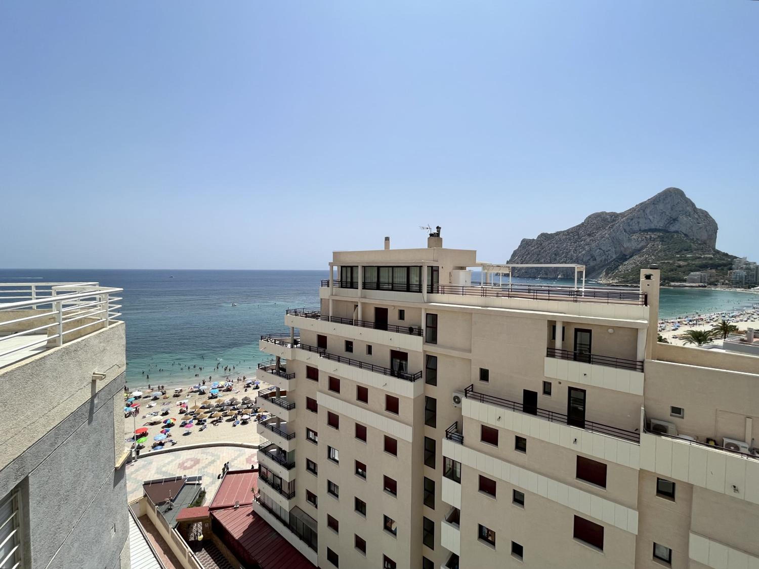 Primera línea con piscina en Calpe