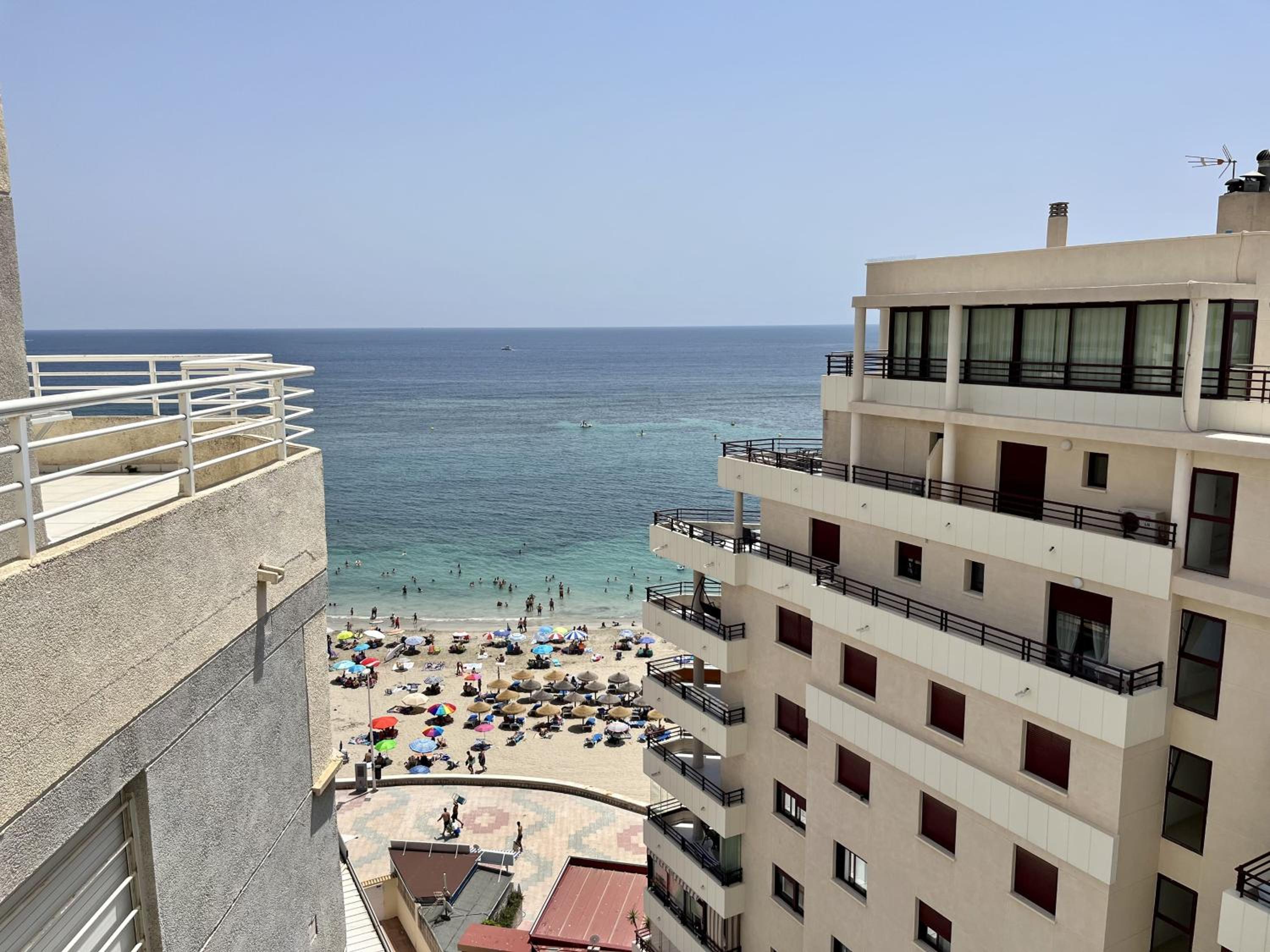Primera línea con piscina en Calpe