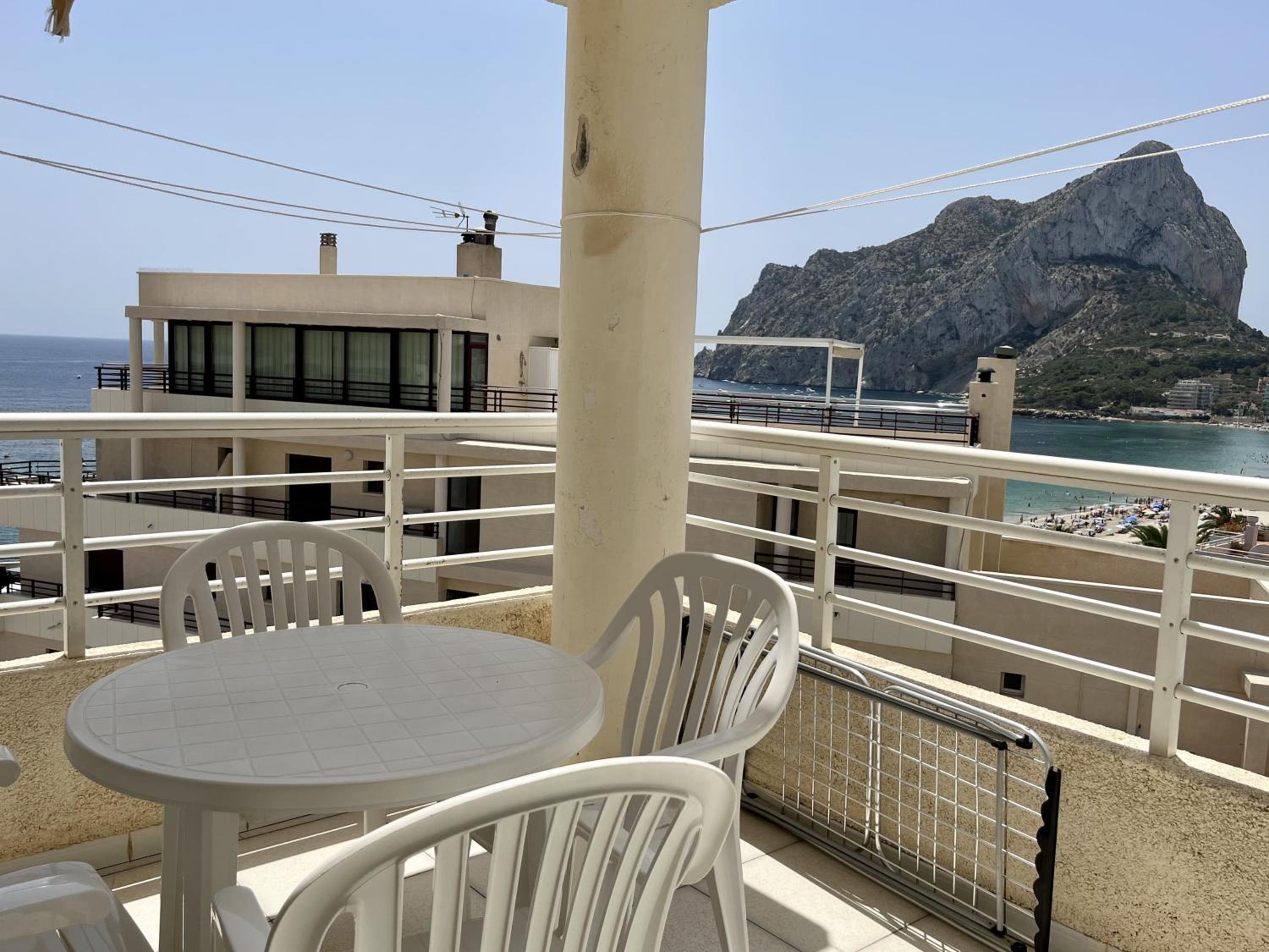 Primera línea con piscina en Calpe
