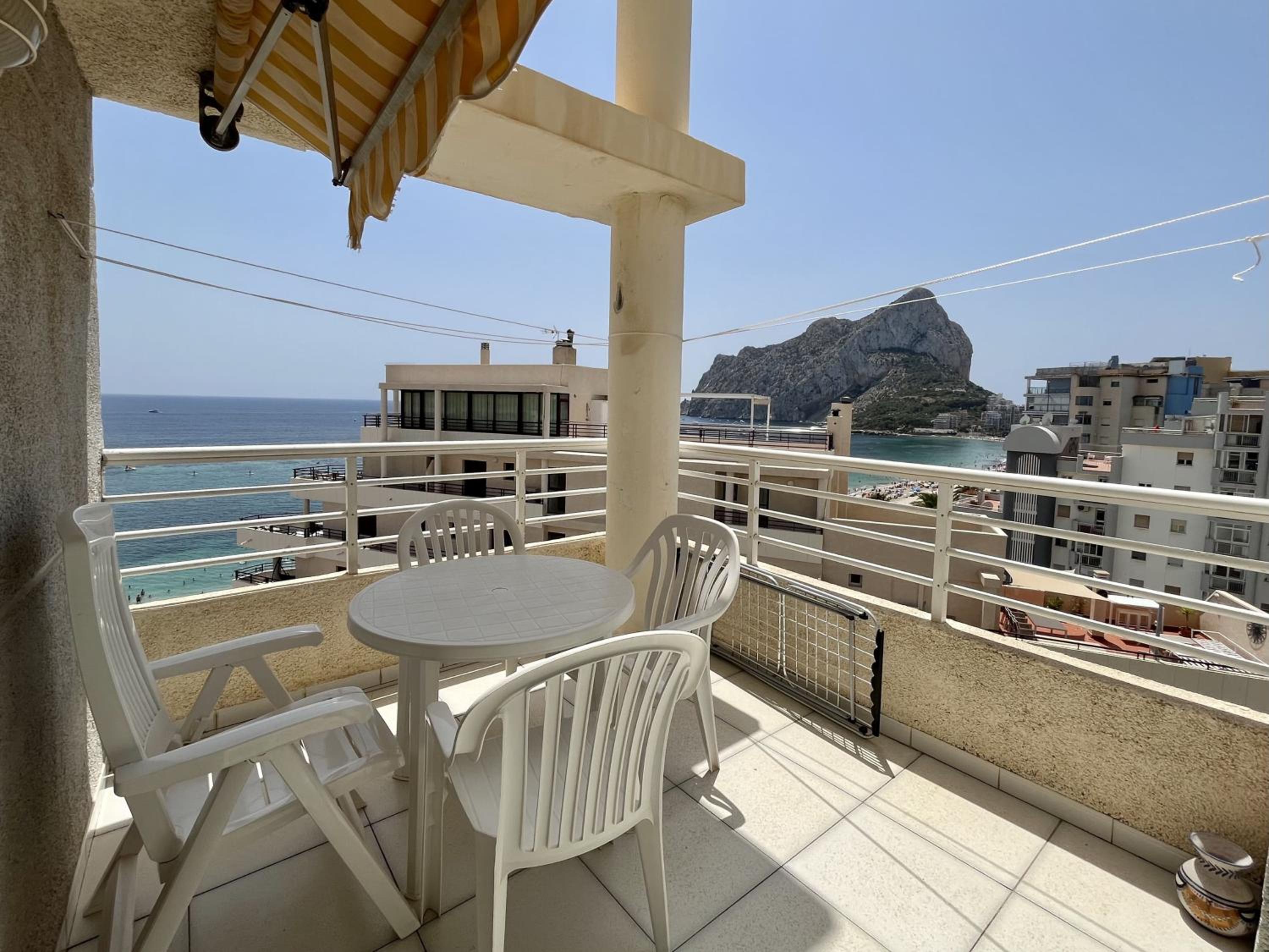 Primera línea con piscina en Calpe