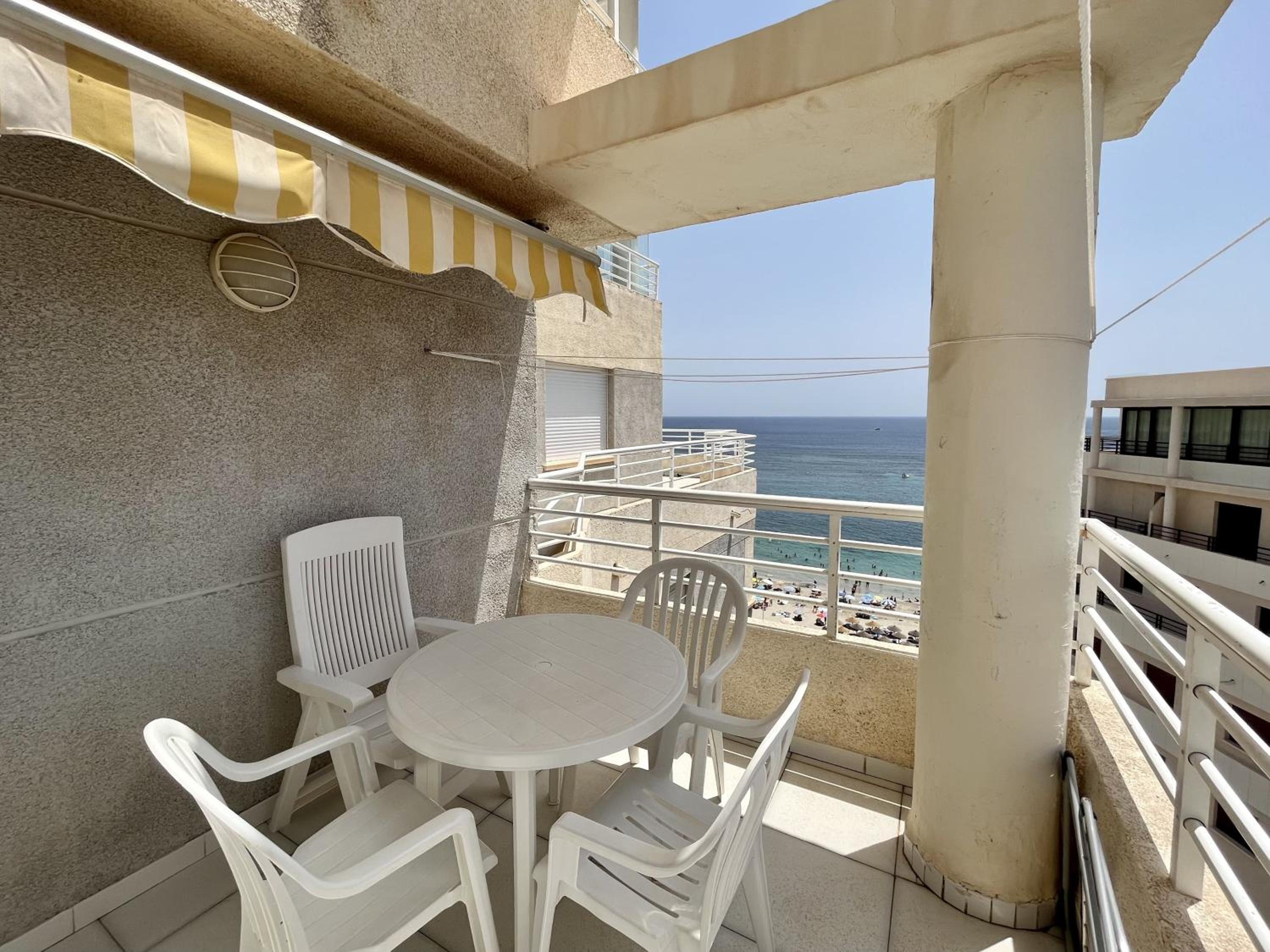 Primera línea con piscina en Calpe
