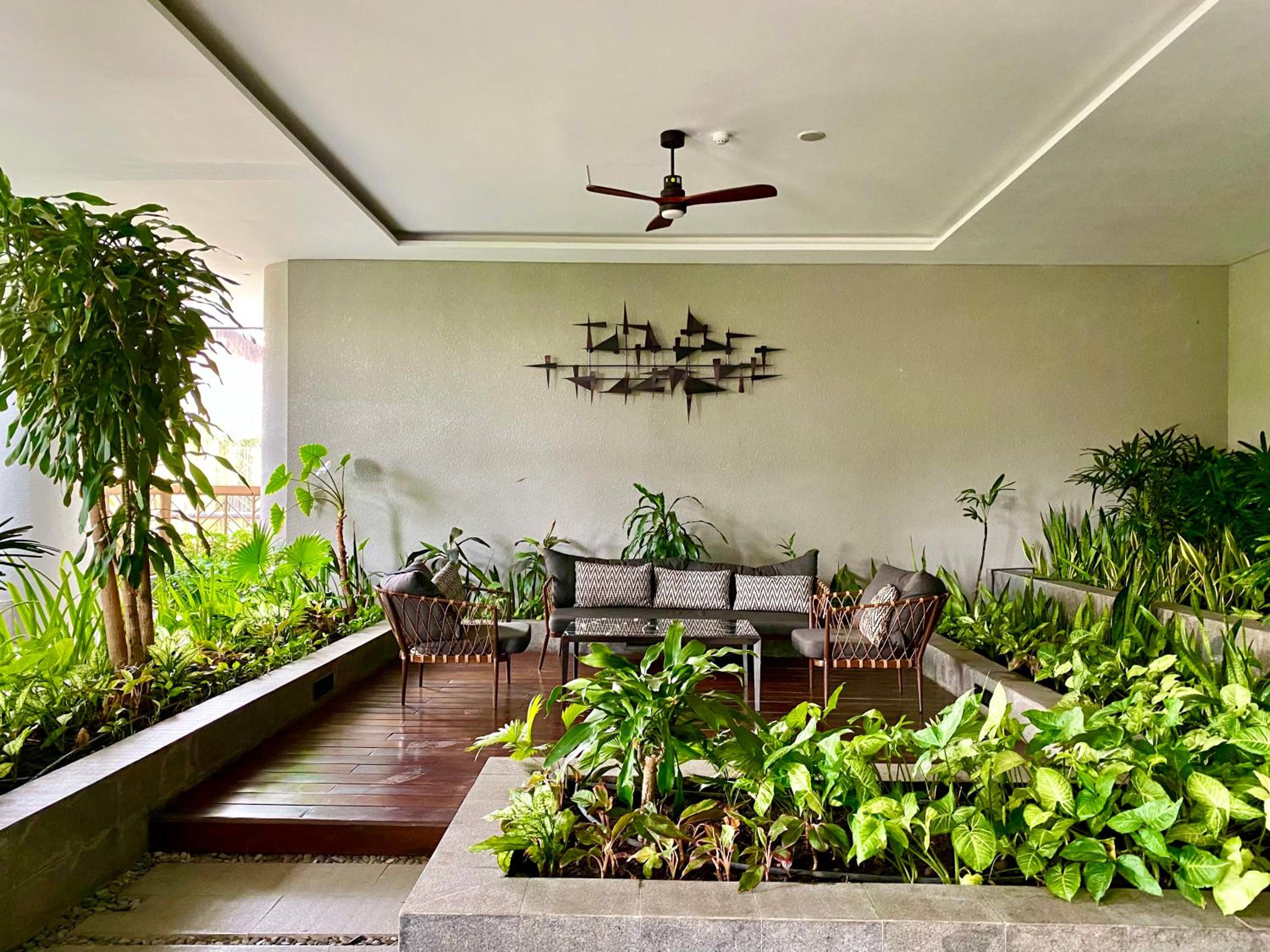 YuStay Superior Luxury Condotel Central District 1