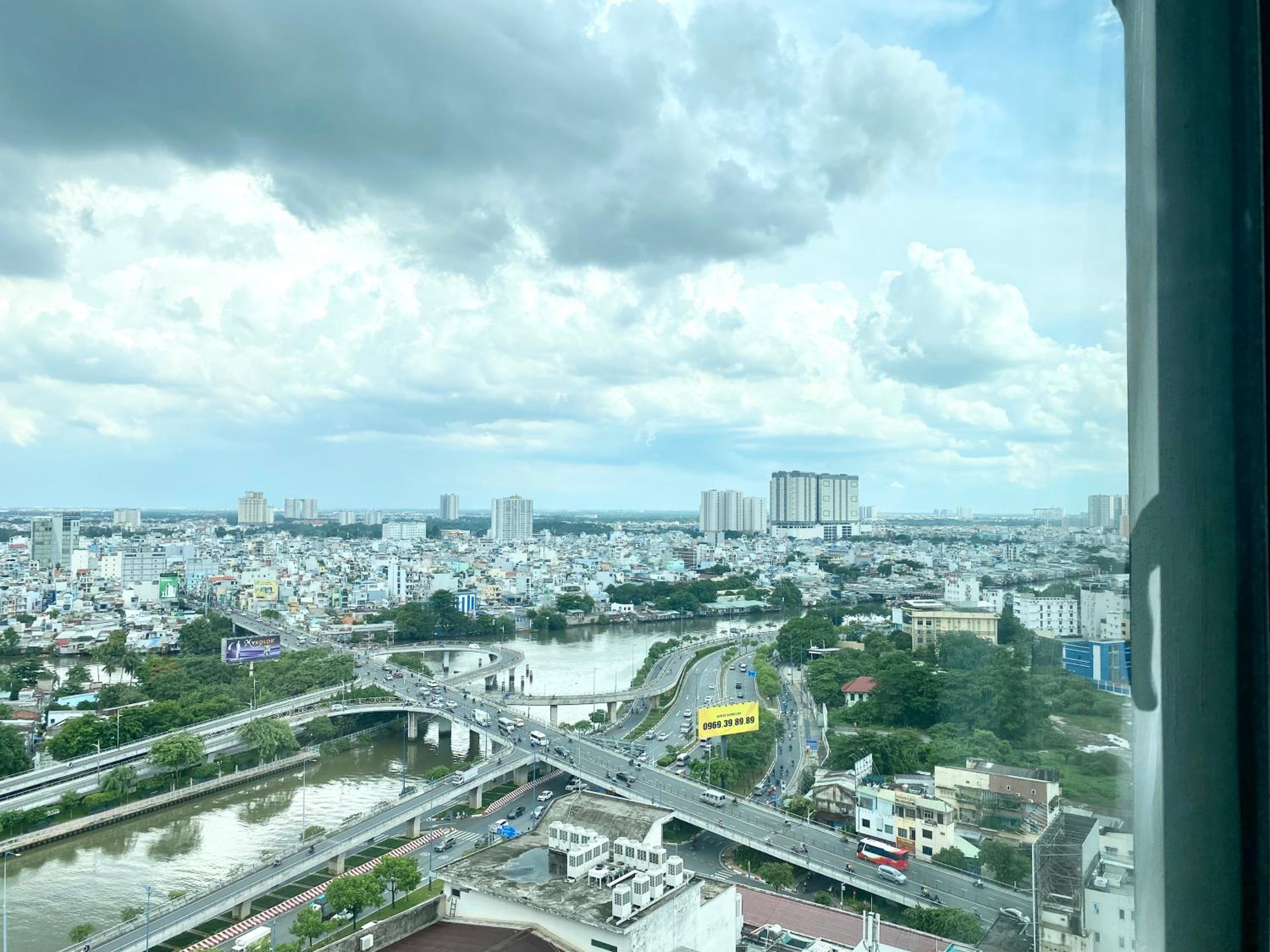 YuStay Superior Luxury Condotel Central District 1