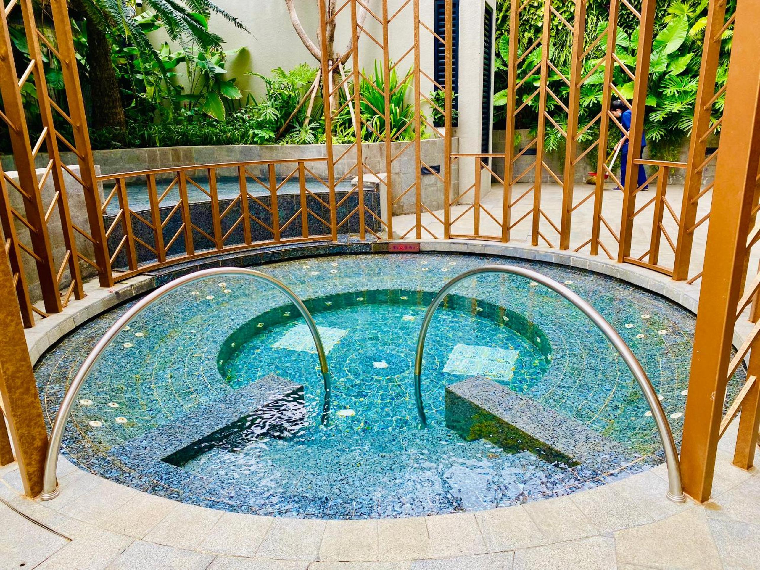 YuStay Superior Luxury Condotel Central District 1