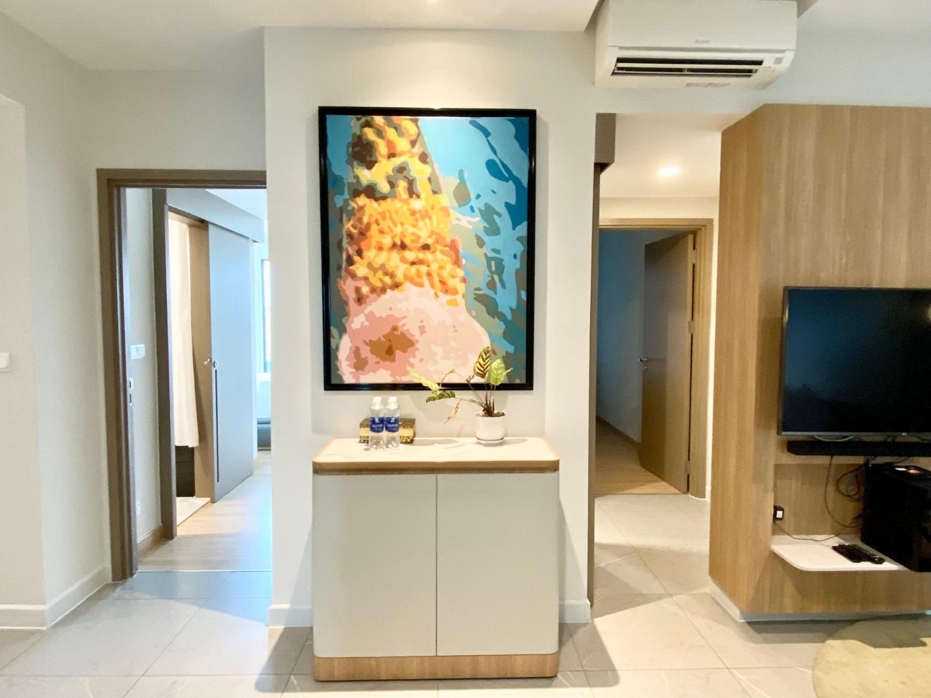 YuStay Superior Luxury Condotel Central District 1