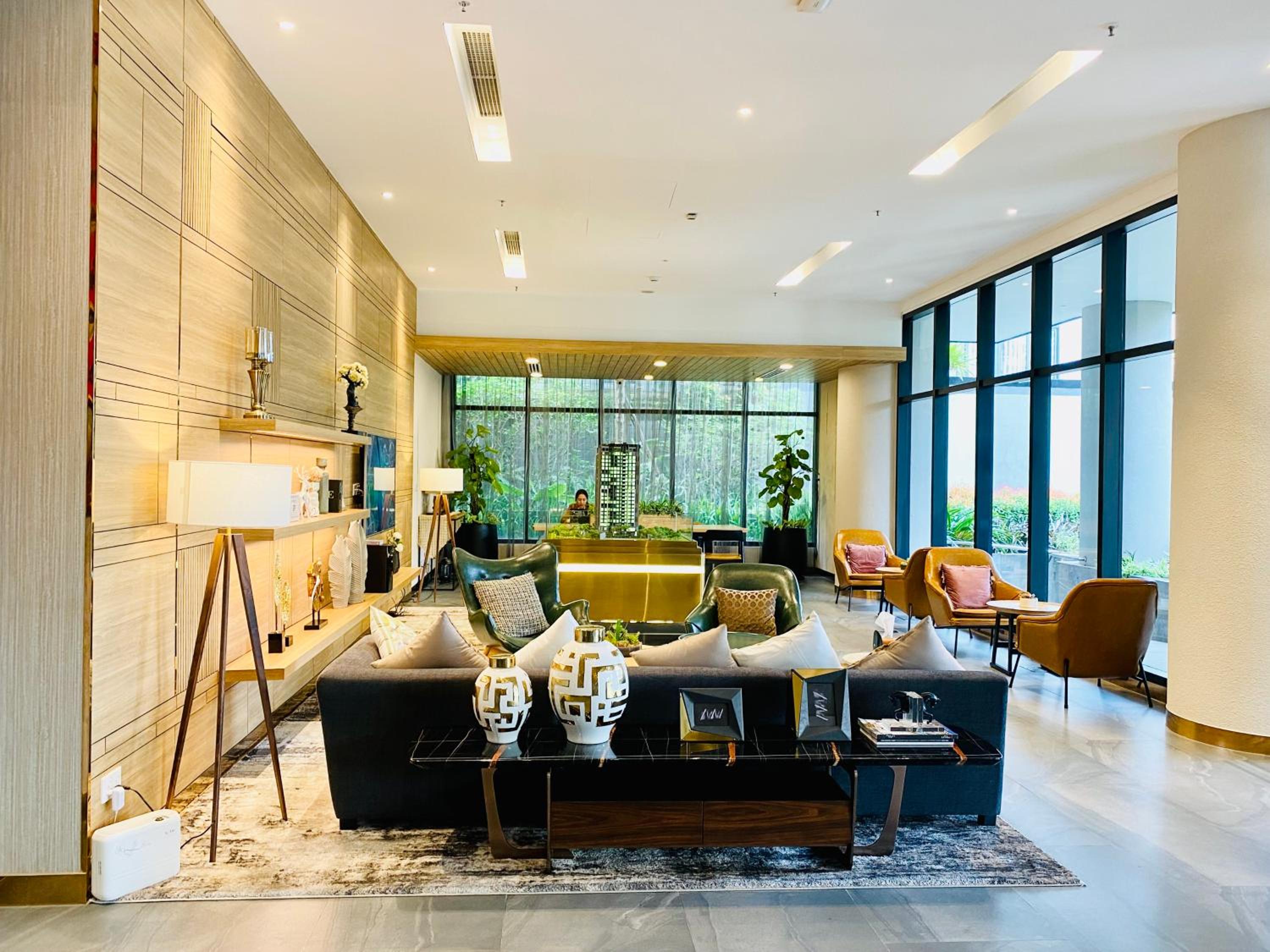 YuStay Superior Luxury Condotel Central District 1