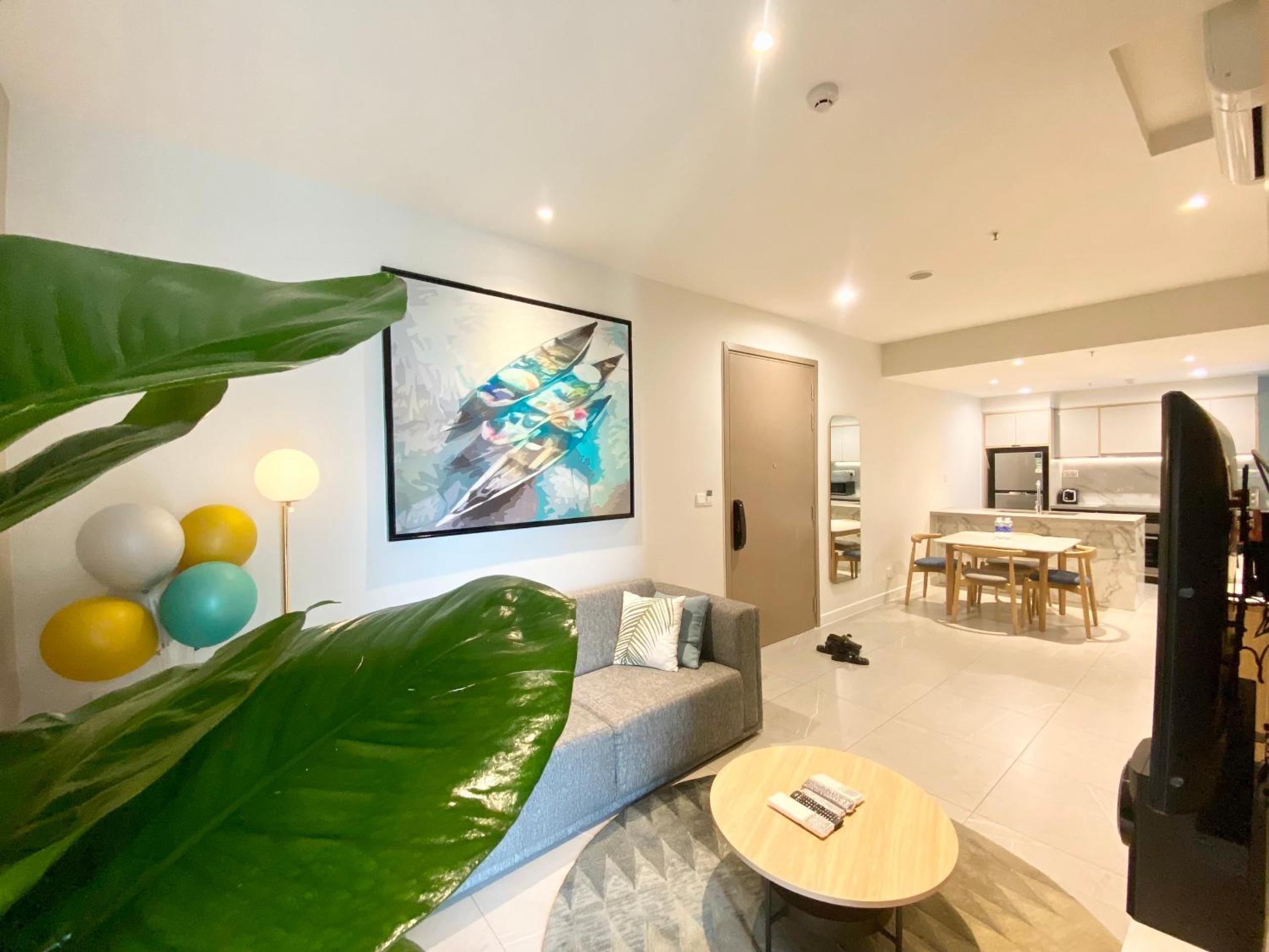 YuStay Superior Luxury Condotel Central District 1