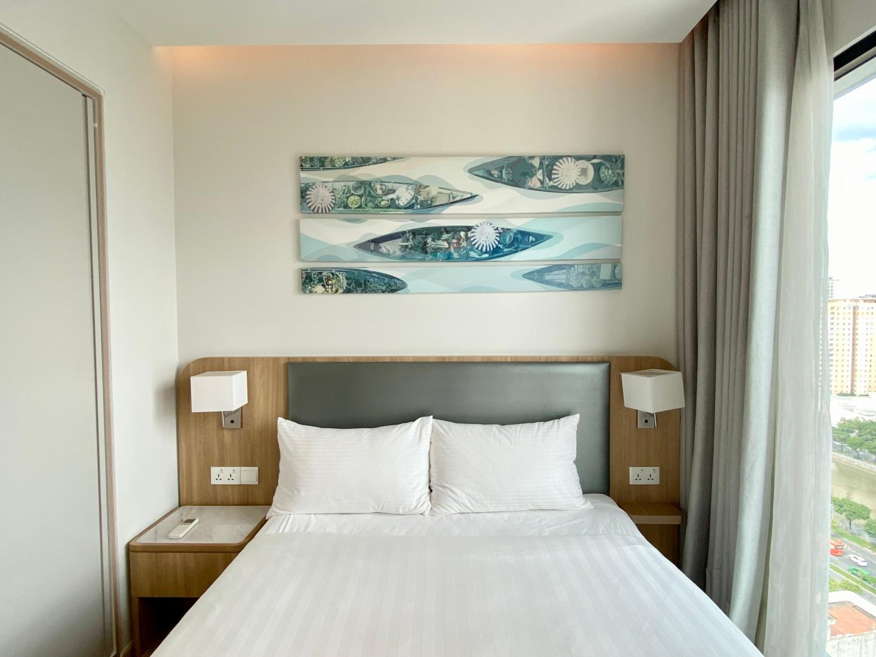 YuStay Superior Luxury Condotel Central District 1