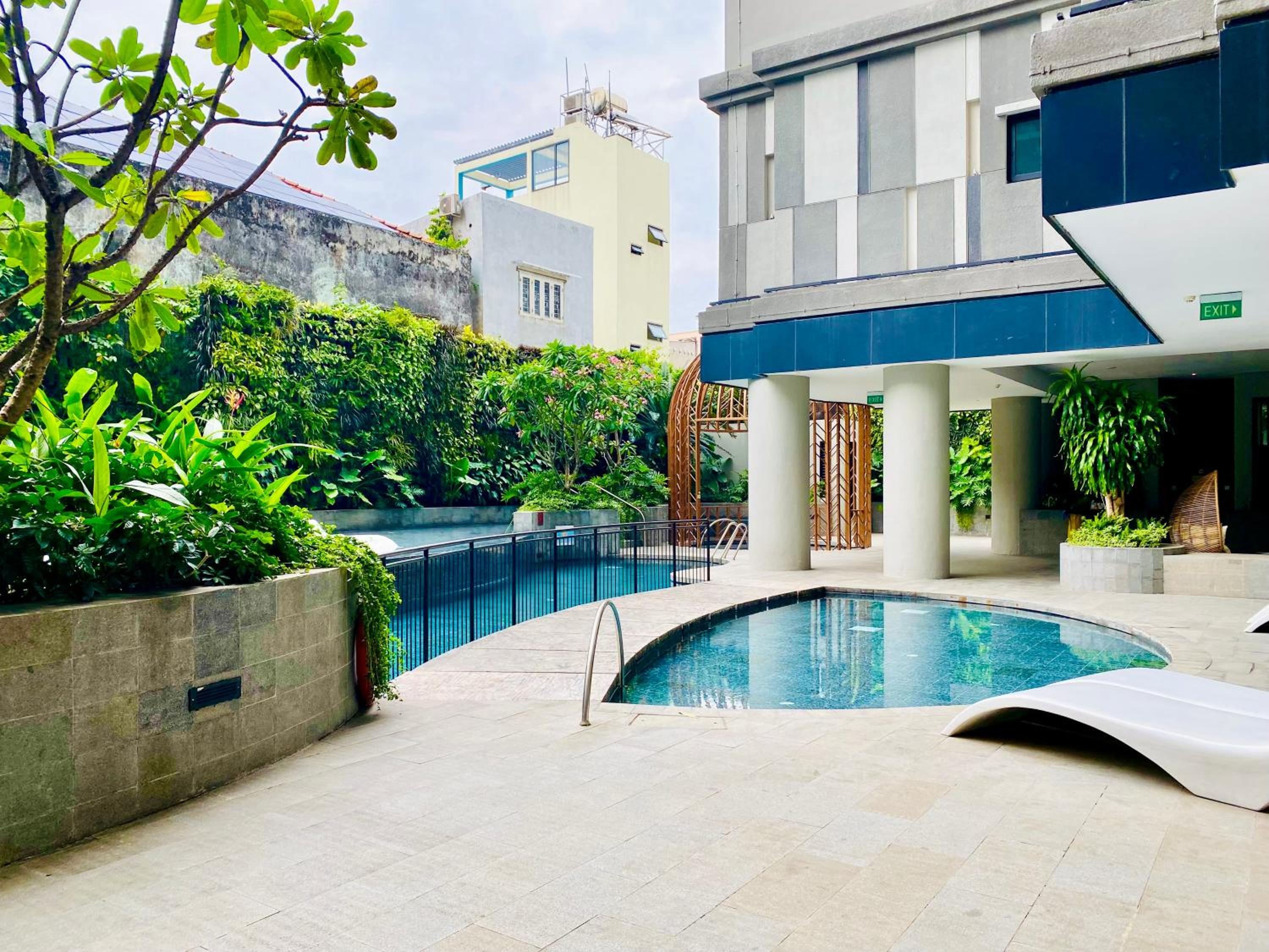 YuStay Superior Luxury Condotel Central District 1