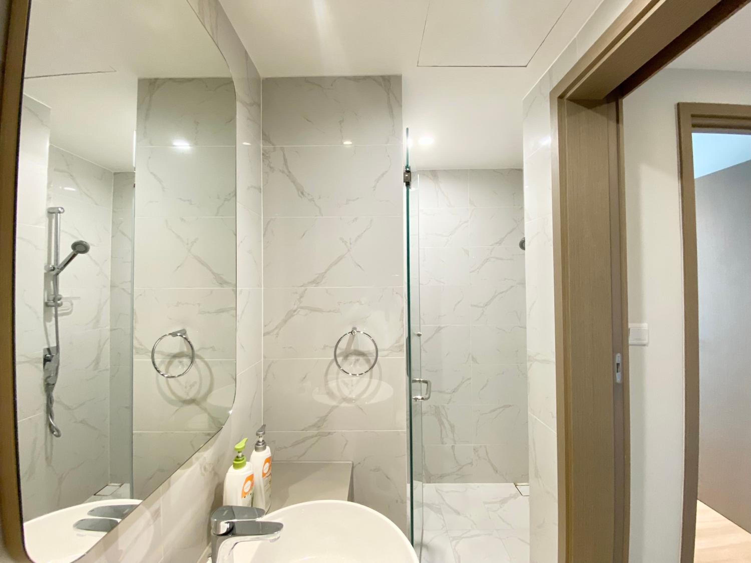 YuStay Superior Luxury Condotel Central District 1