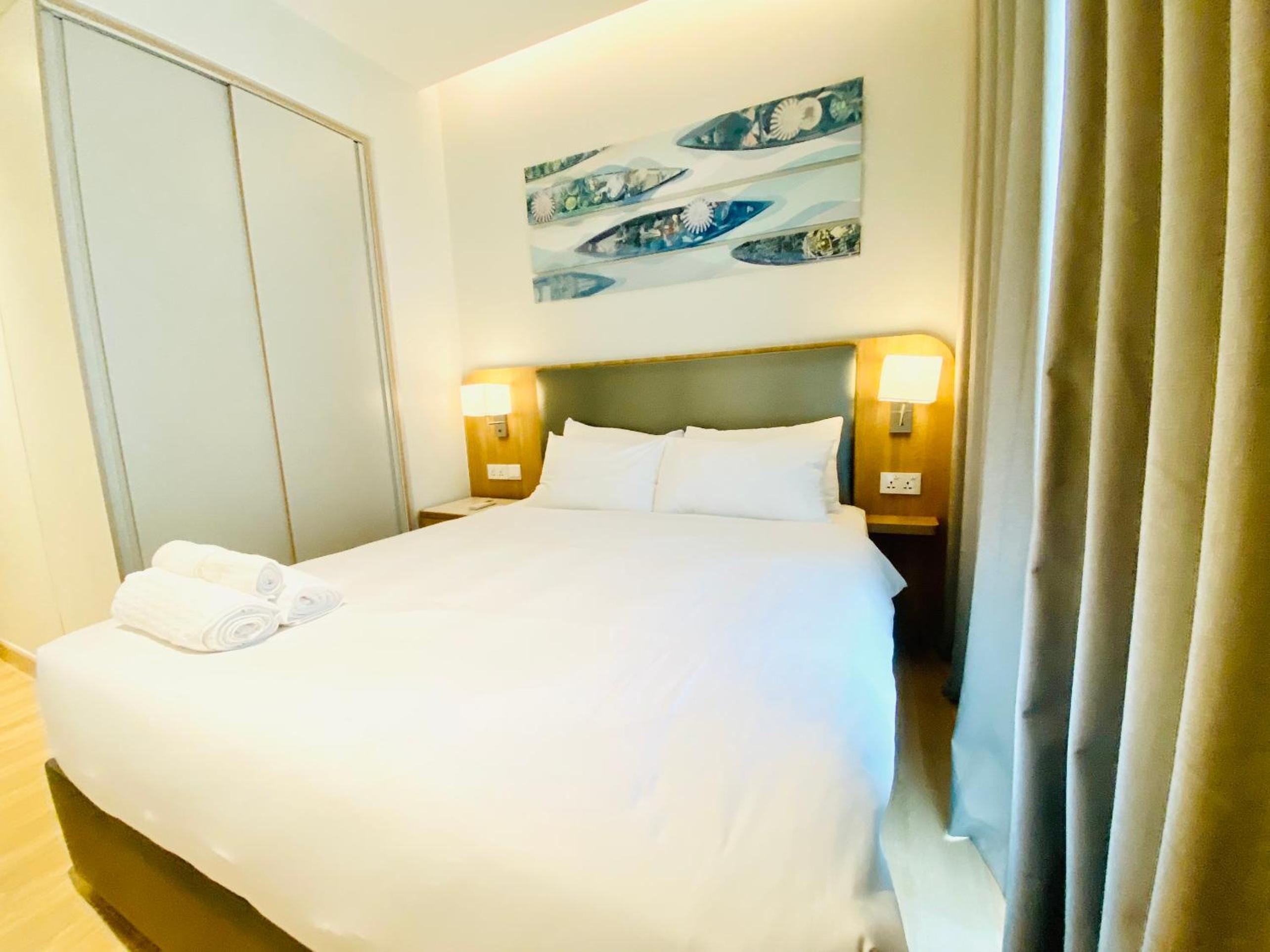 YuStay Superior Luxury Condotel Central District 1