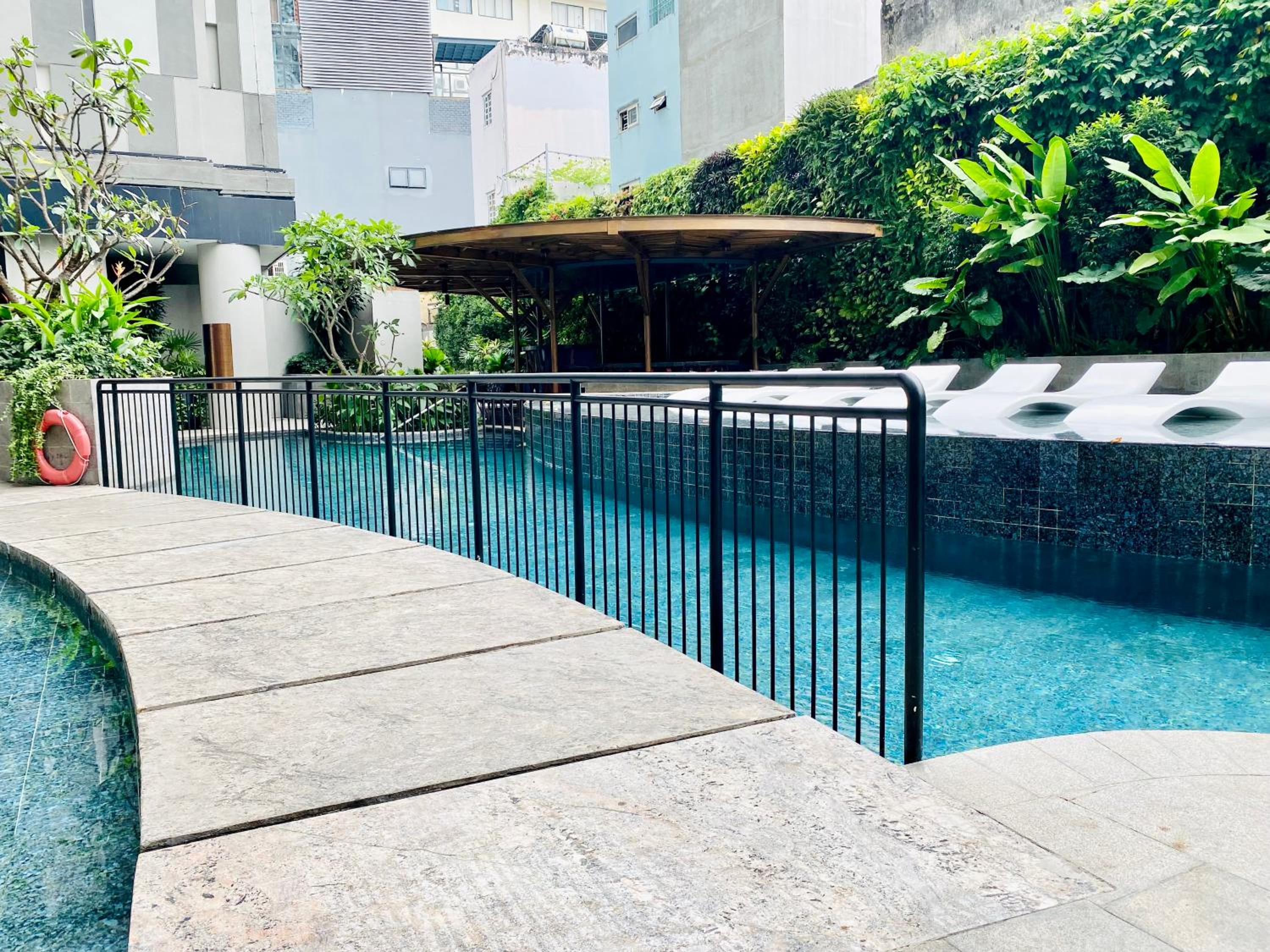 YuStay Superior Luxury Condotel Central District 1