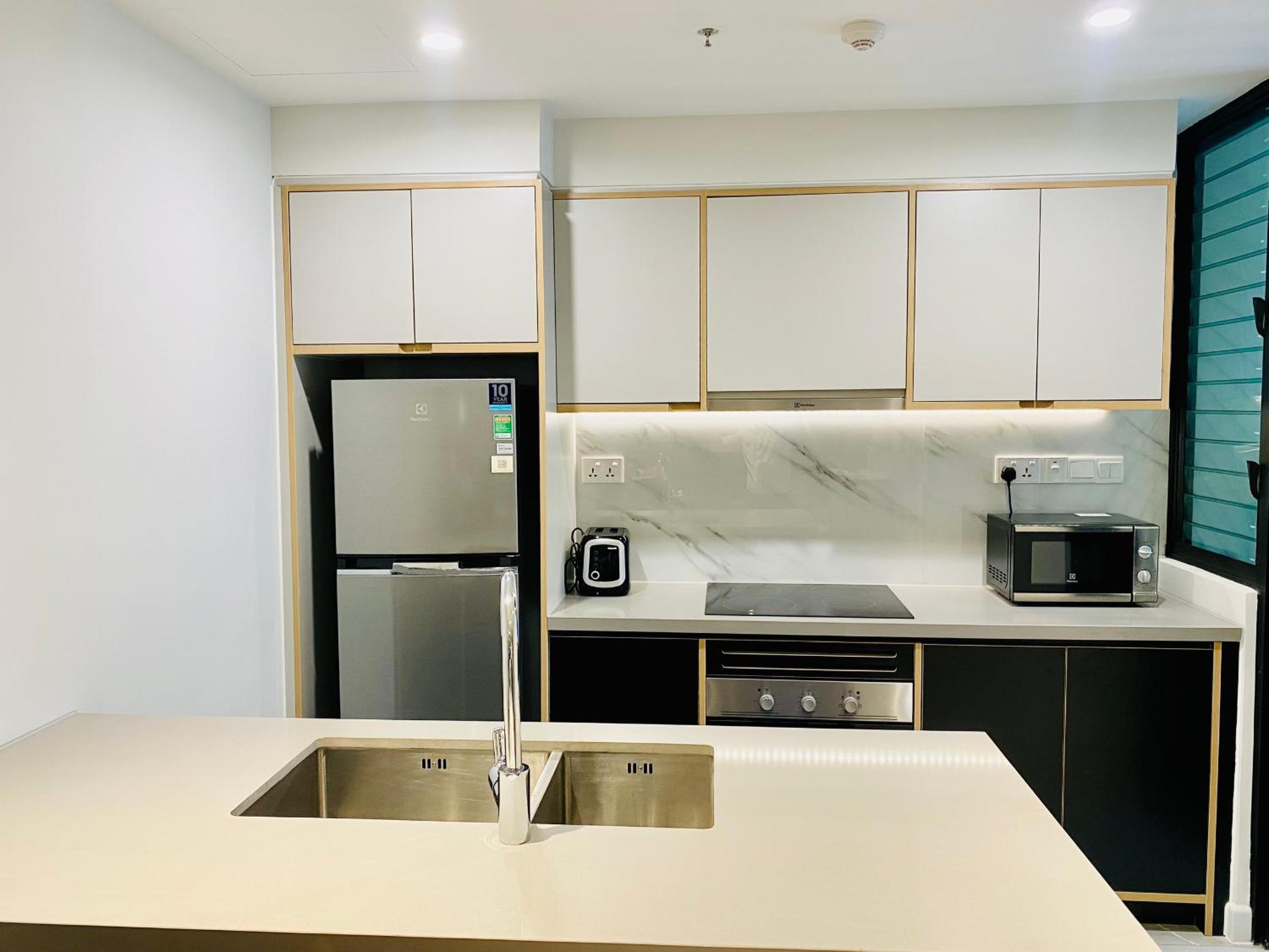 YuStay Superior Luxury Condotel Central District 1