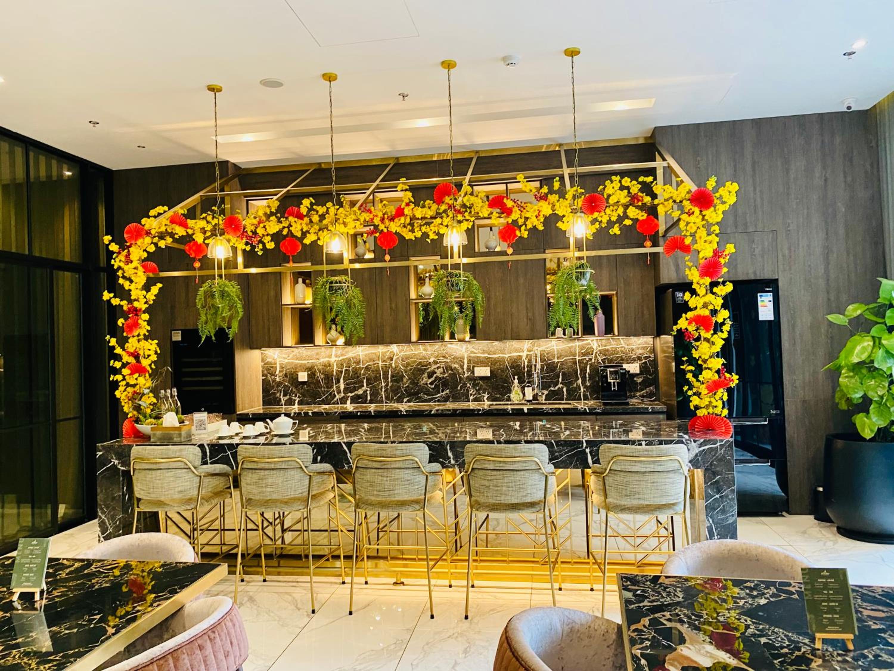 YuStay Superior Luxury Condotel Central District 1