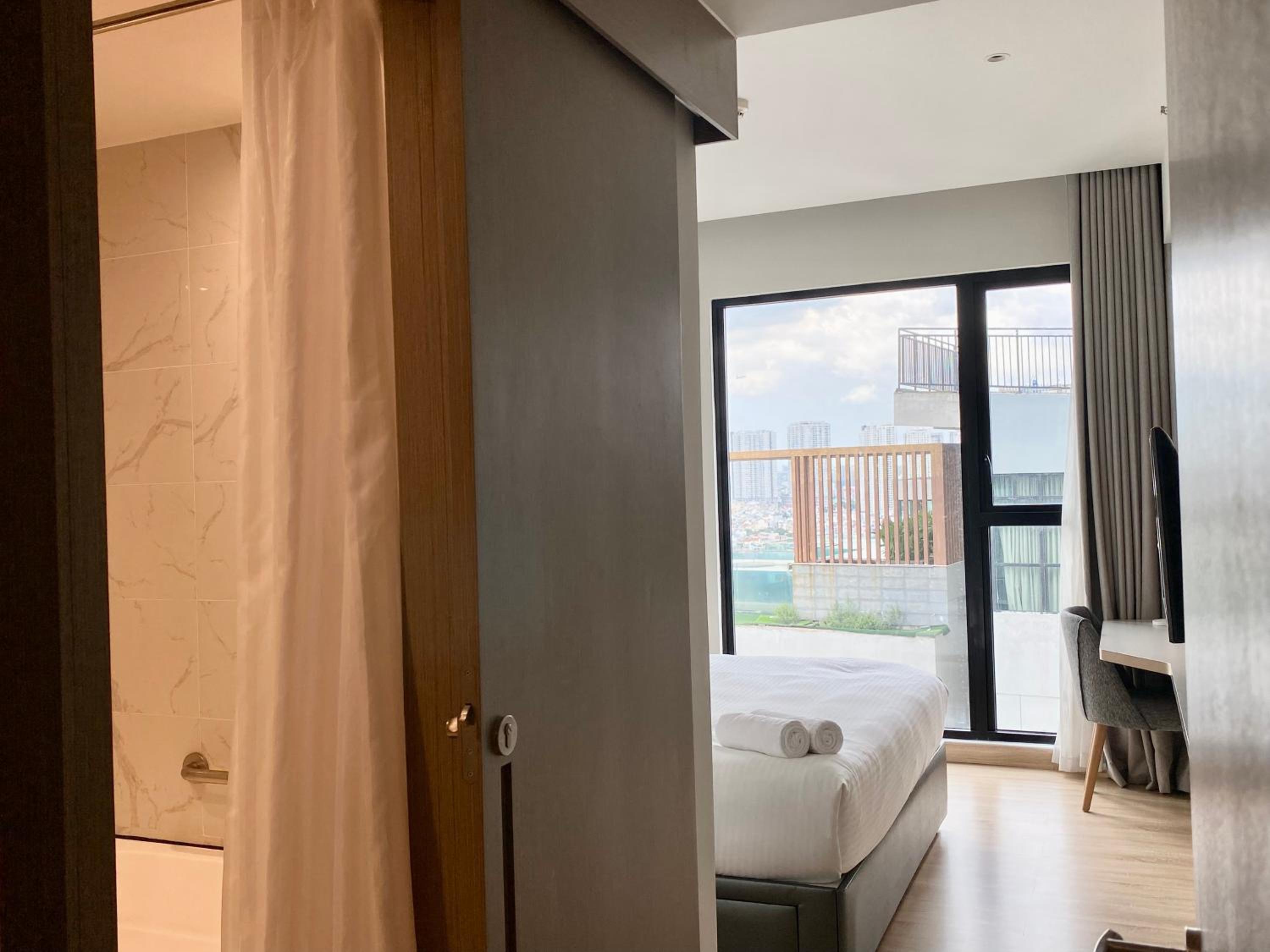 YuStay Superior Luxury Condotel Central District 1