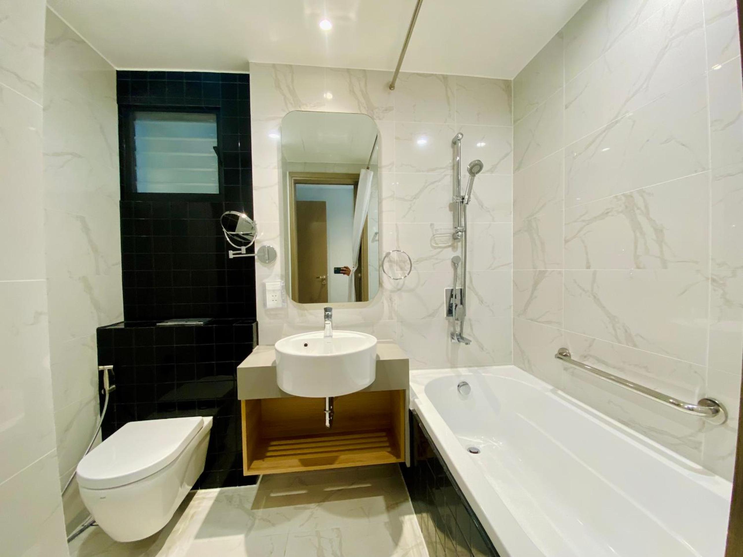 YuStay Superior Luxury Condotel Central District 1