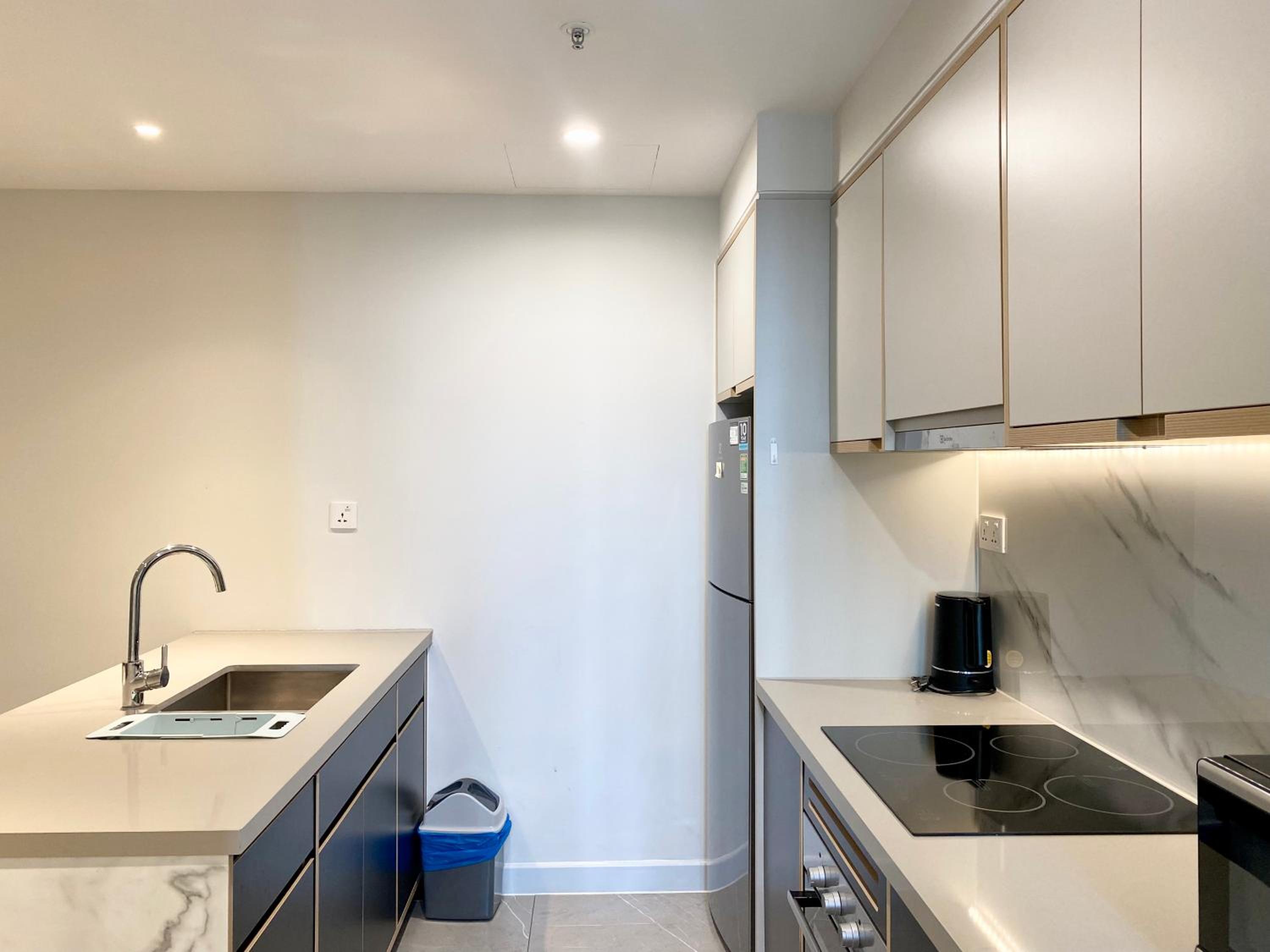 YuStay Superior Luxury Condotel Central District 1