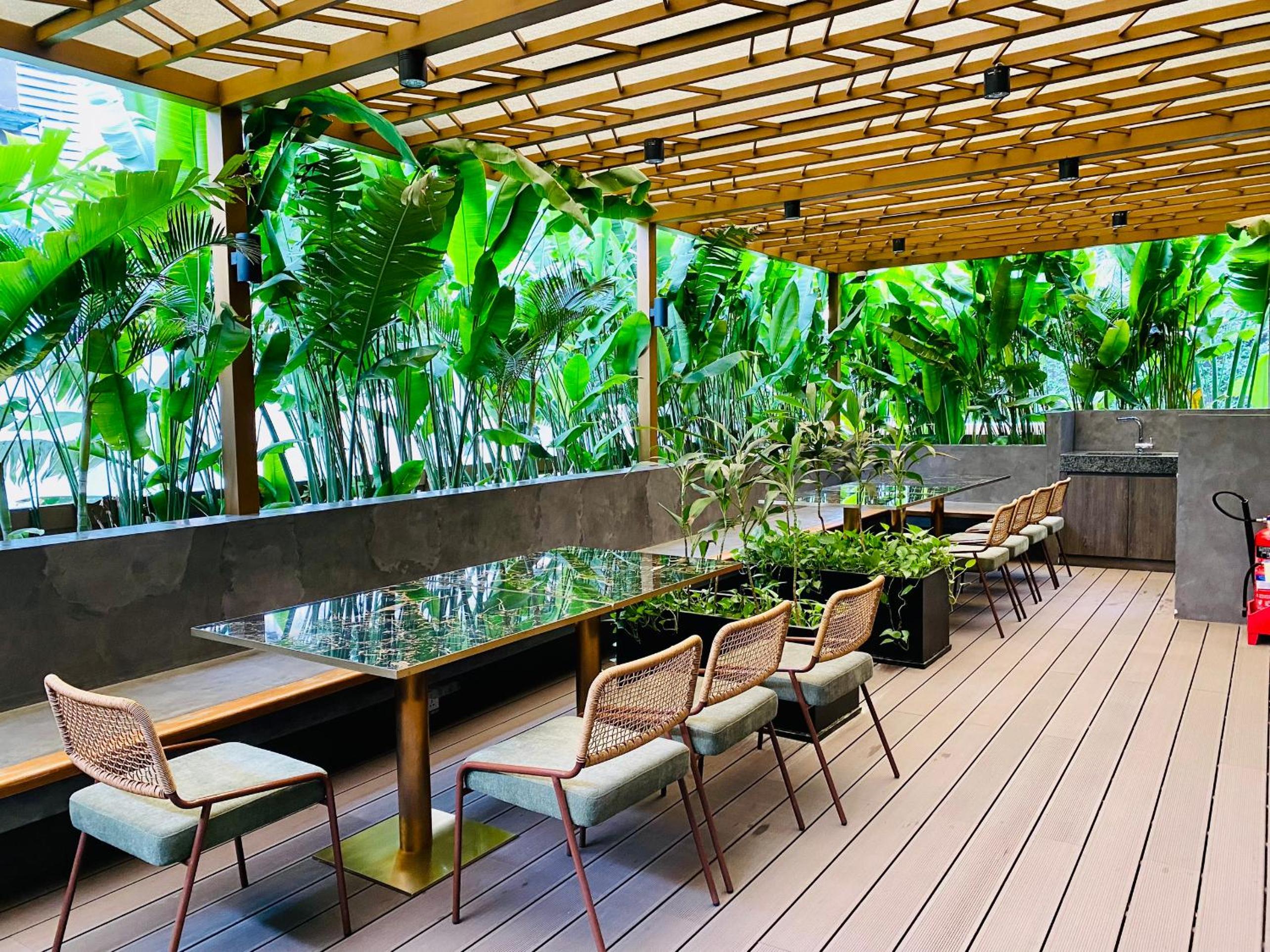 YuStay Superior Luxury Condotel Central District 1
