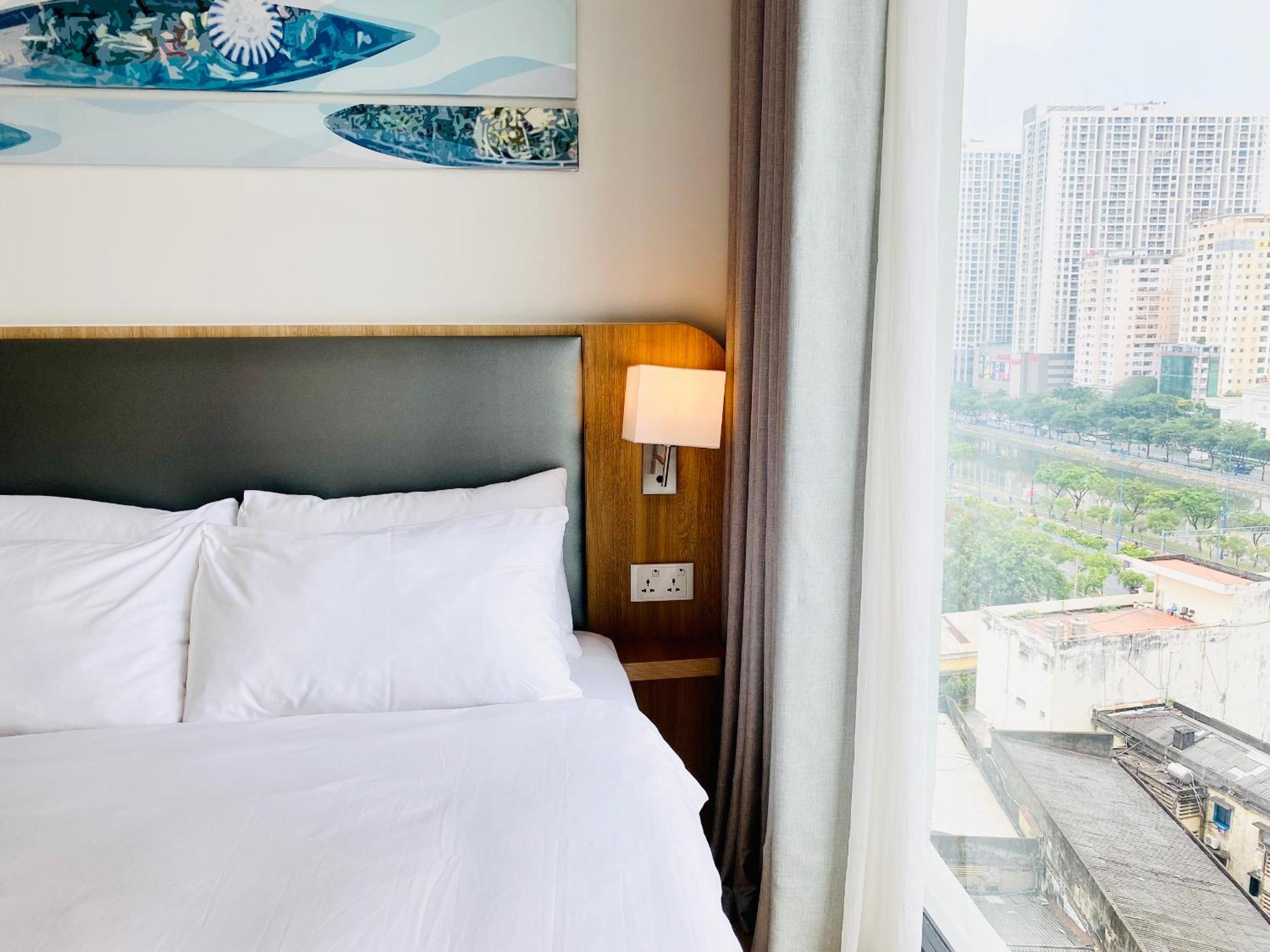 YuStay Superior Luxury Condotel Central District 1