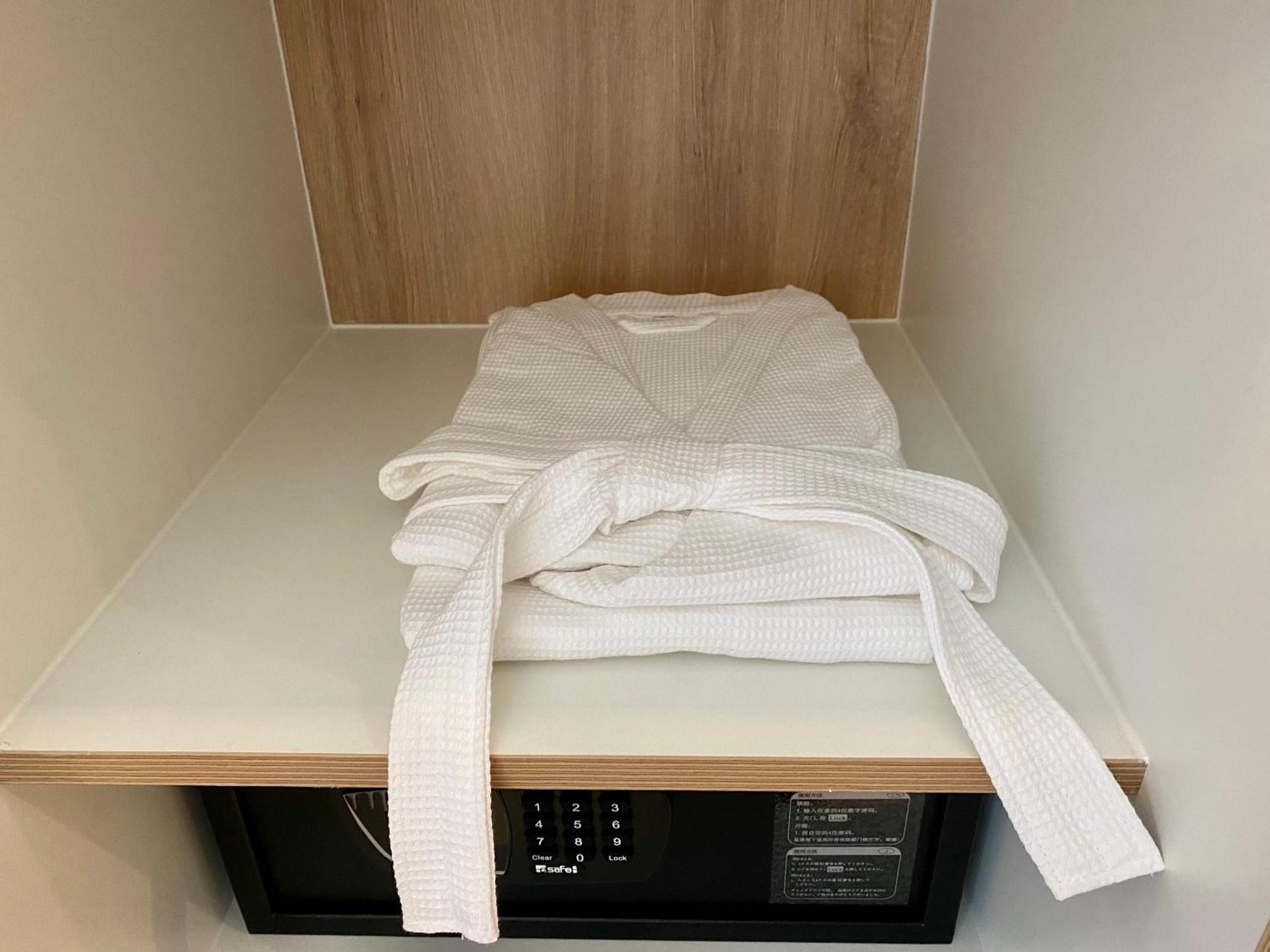 YuStay Superior Luxury Condotel Central District 1