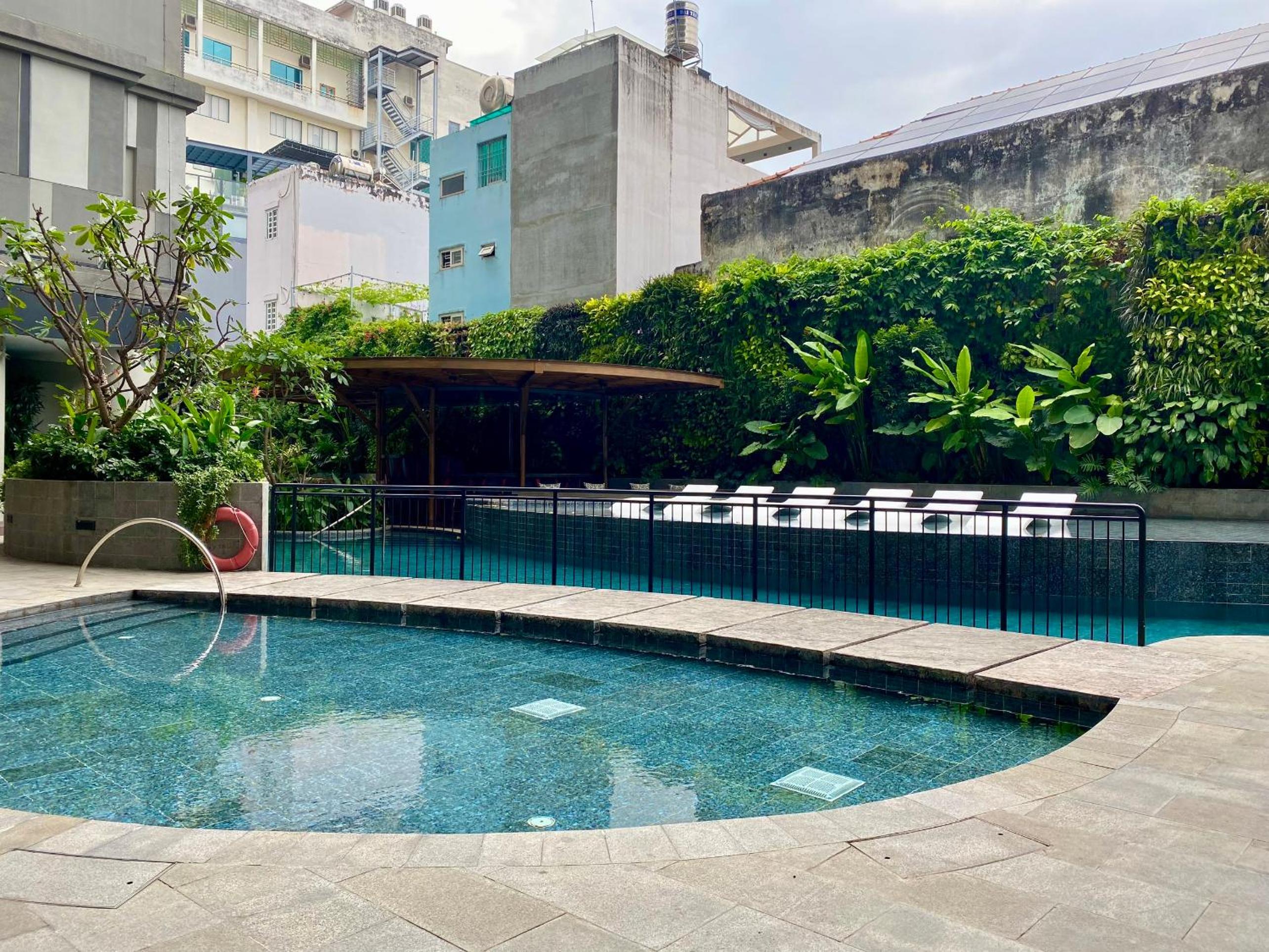 YuStay Superior Luxury Condotel Central District 1