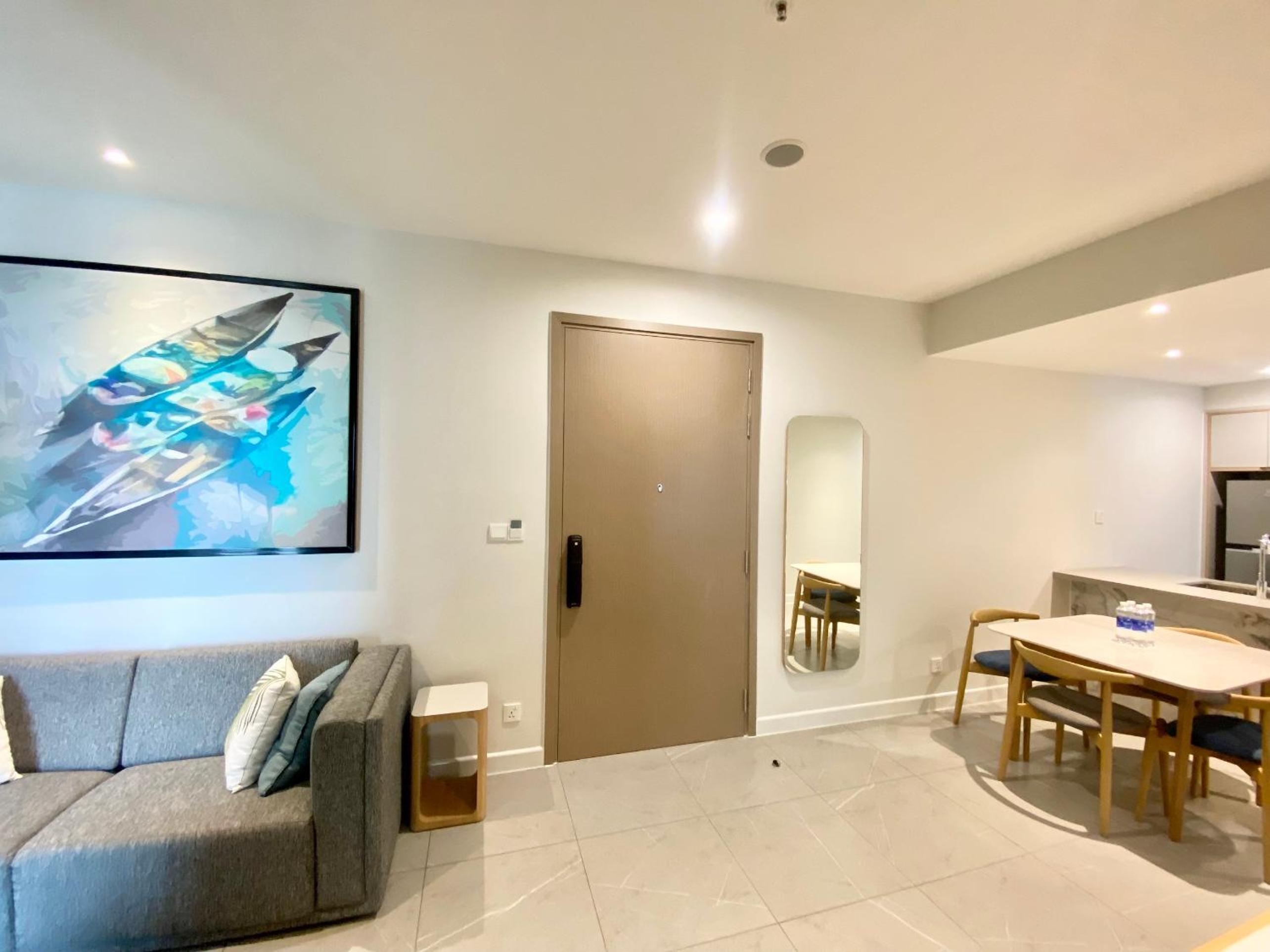 YuStay Superior Luxury Condotel Central District 1
