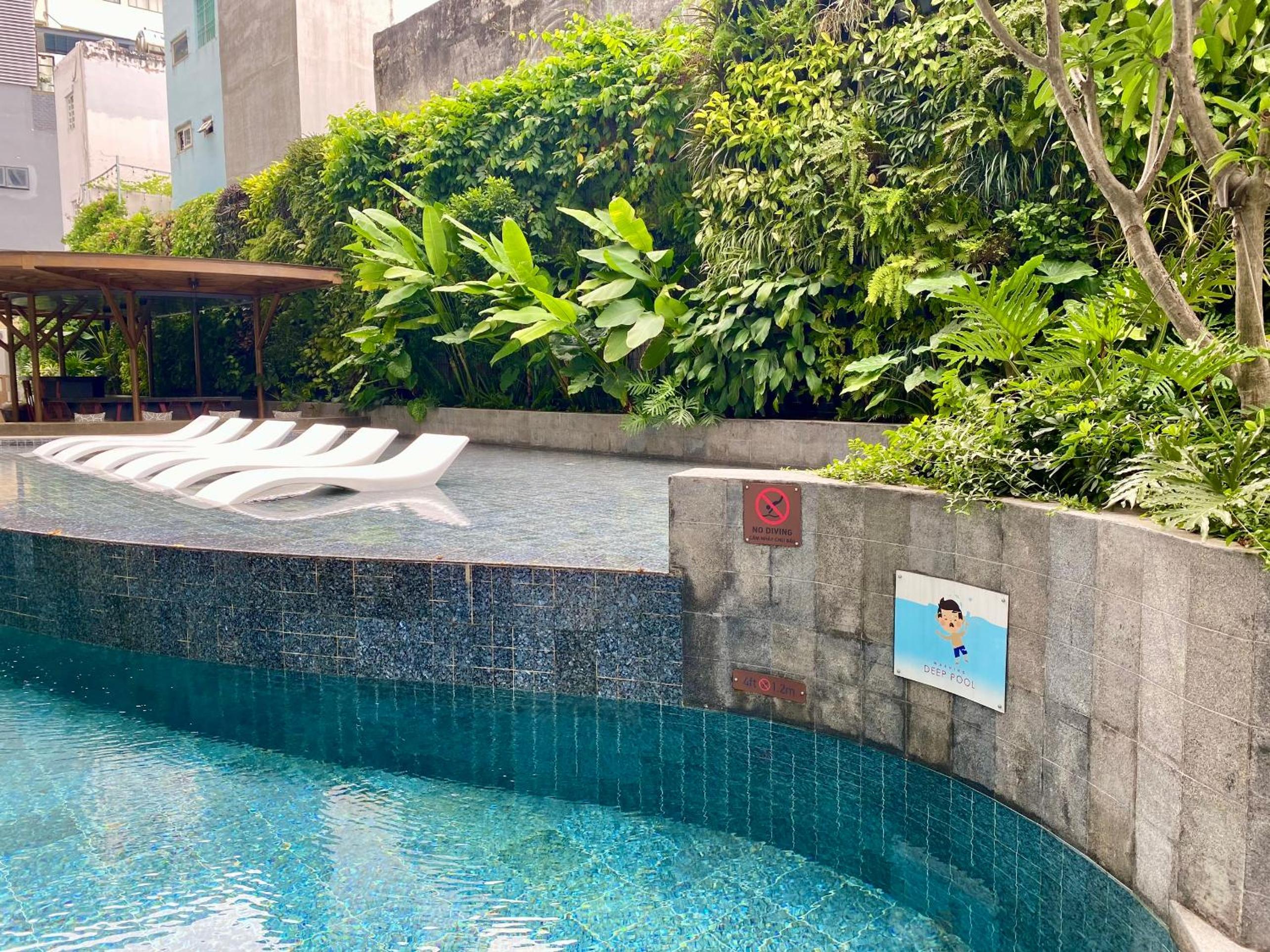 YuStay Superior Luxury Condotel Central District 1