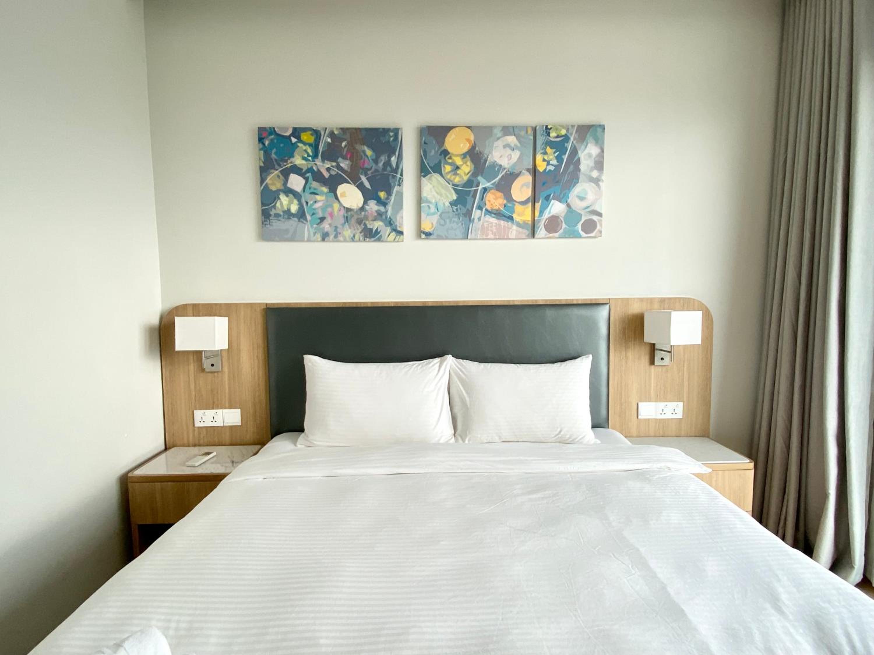 YuStay Superior Luxury Condotel Central District 1