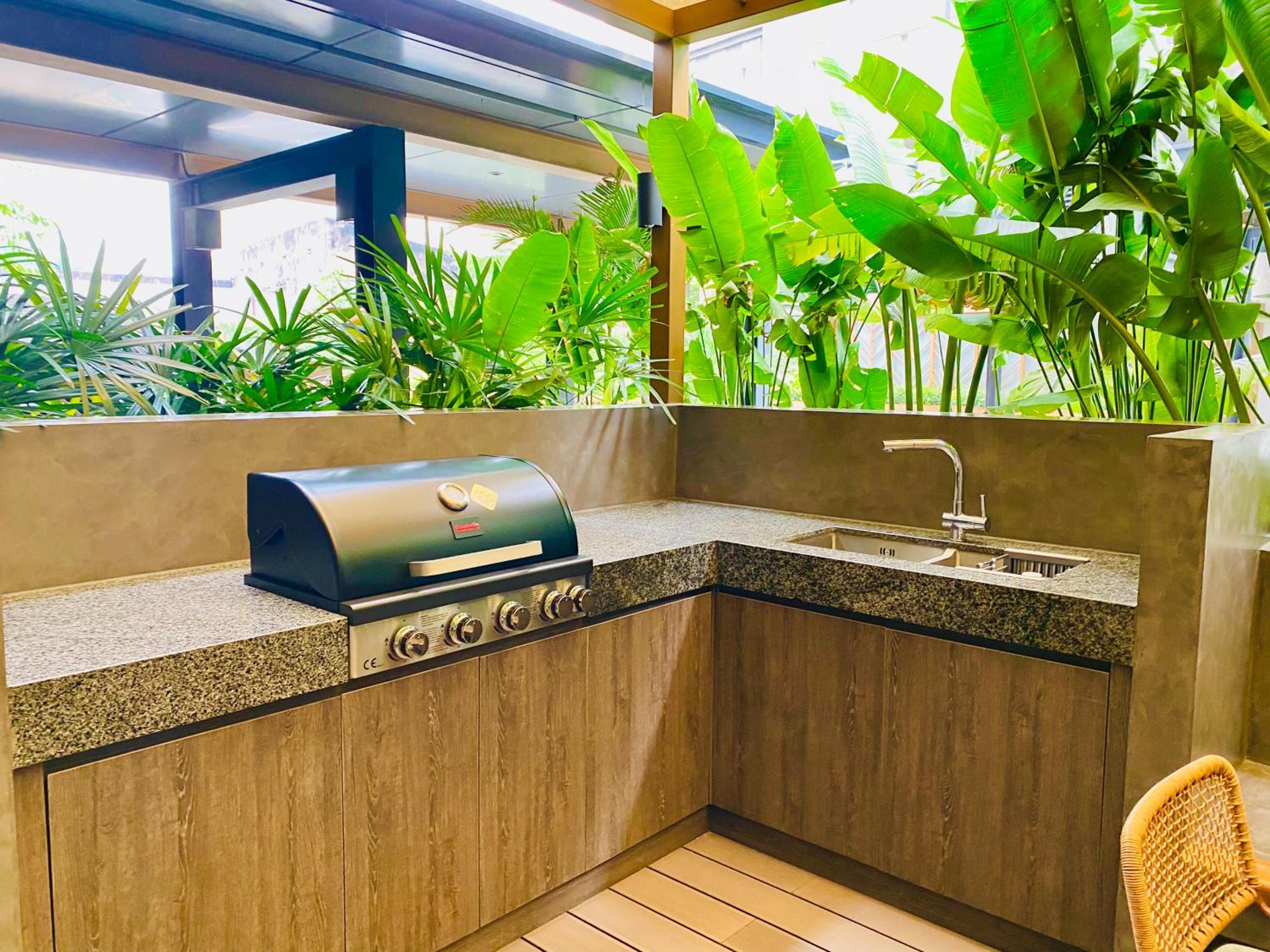 YuStay Superior Luxury Condotel Central District 1