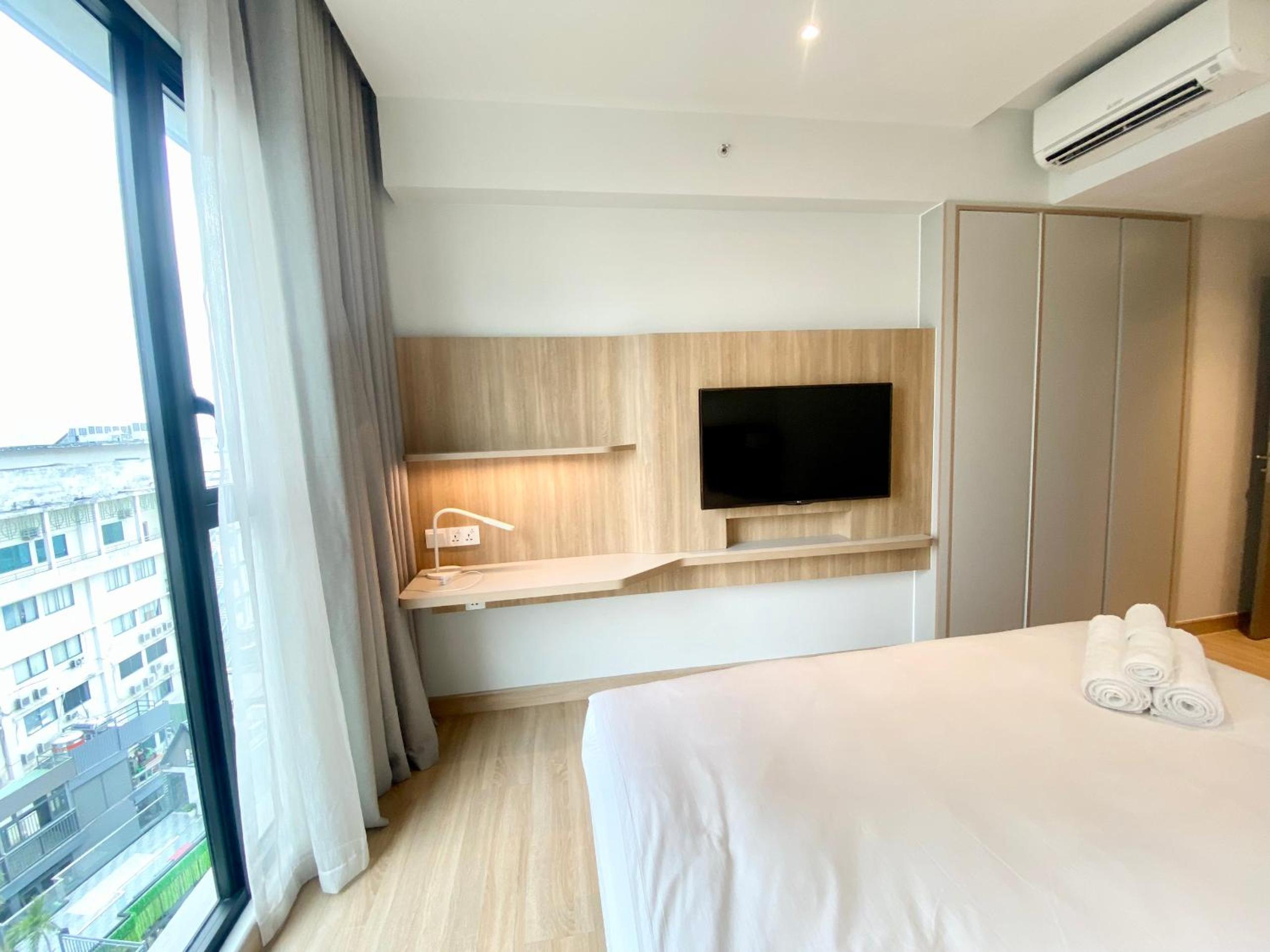 YuStay Superior Luxury Condotel Central District 1