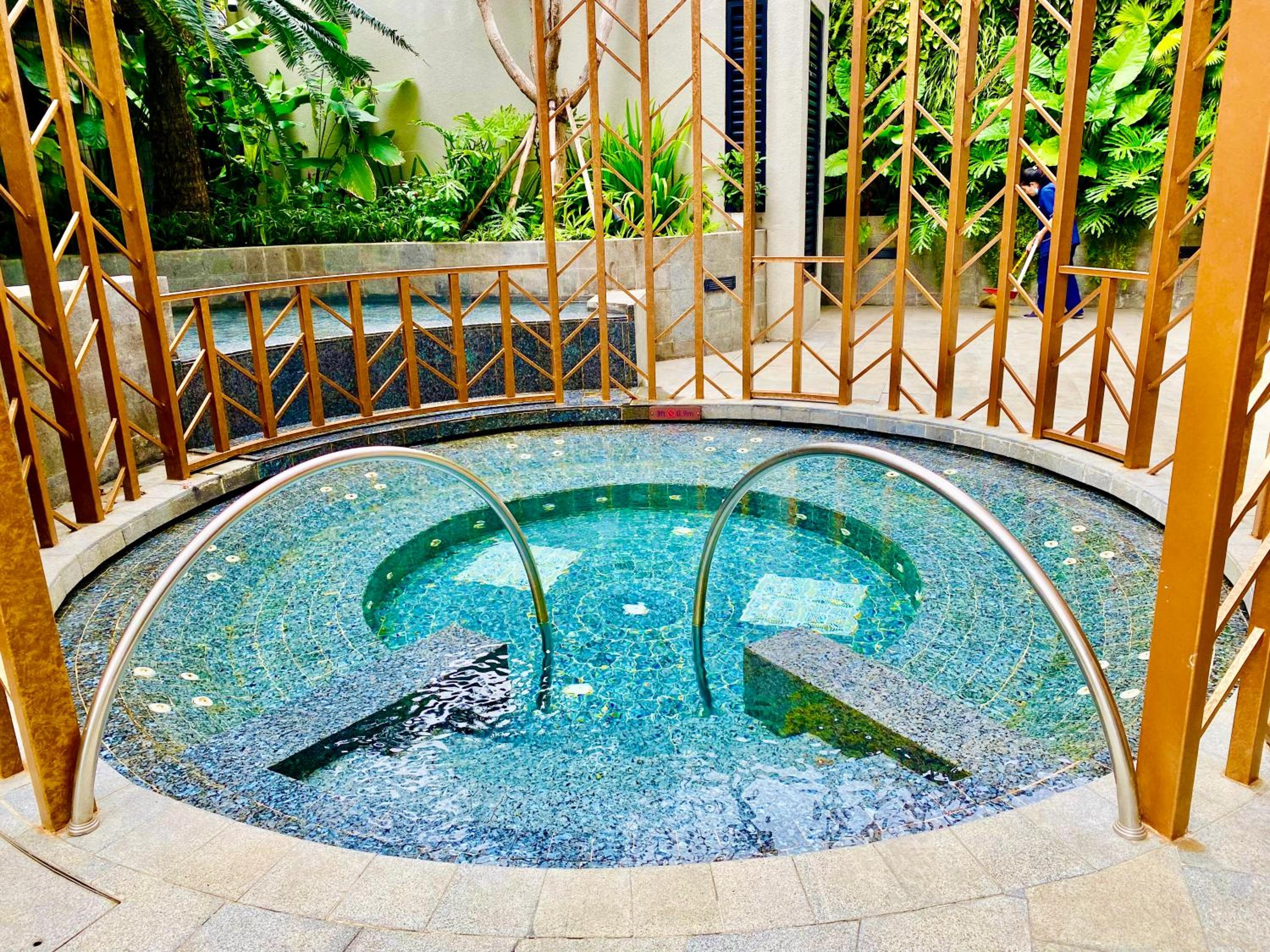 YuStay Superior Luxury Condotel Central District 1