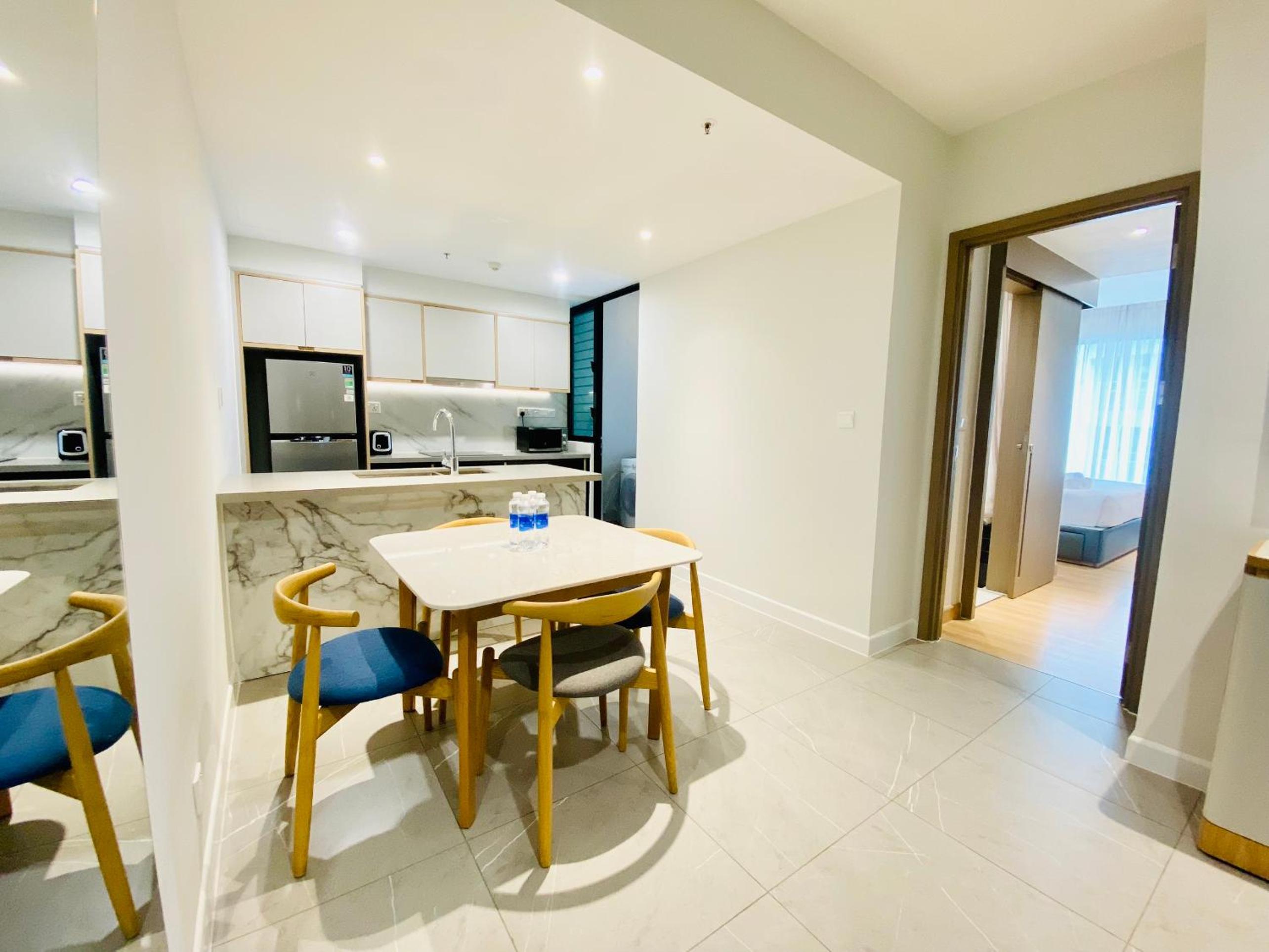 YuStay Superior Luxury Condotel Central District 1