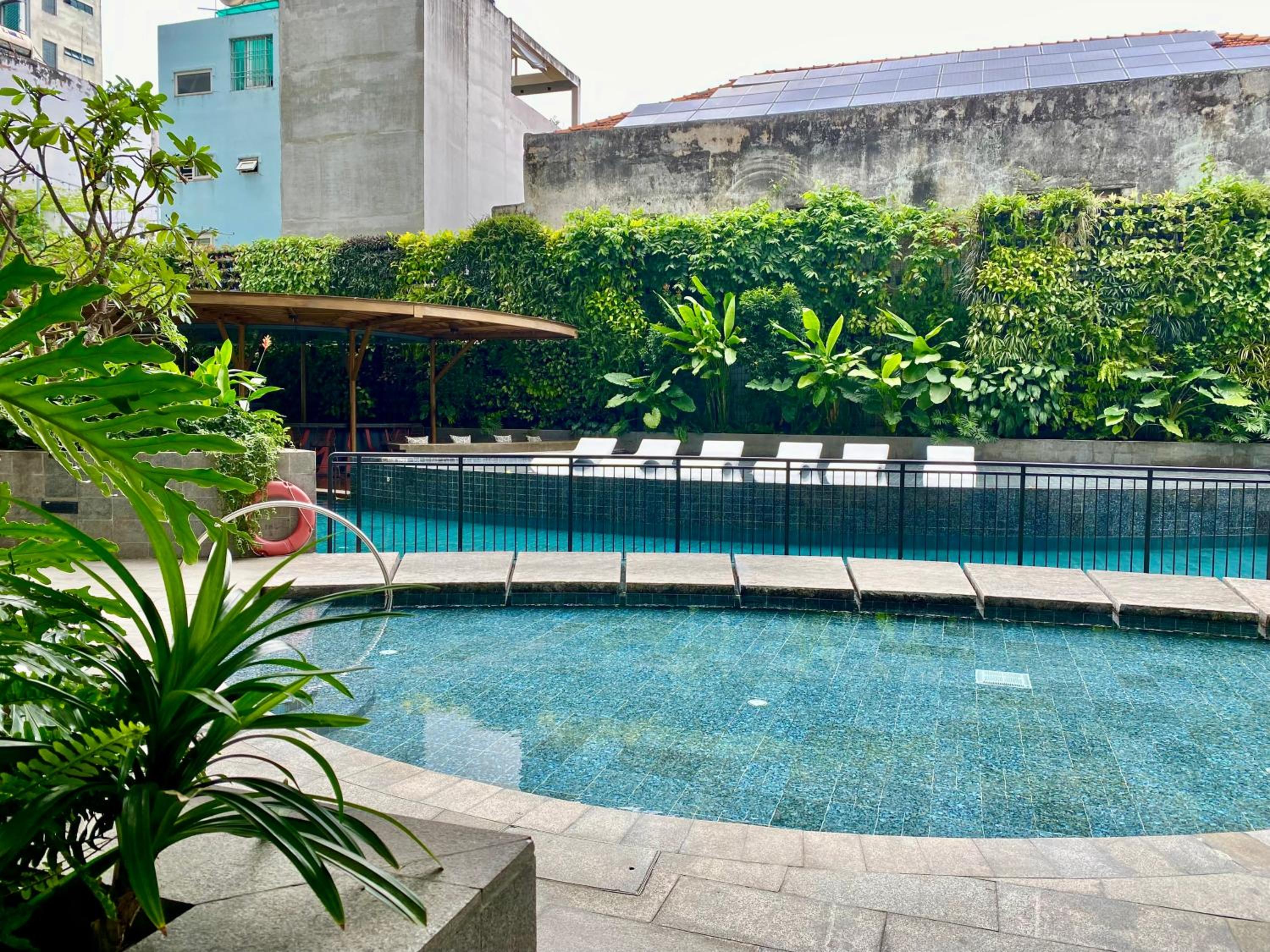 YuStay Superior Luxury Condotel Central District 1