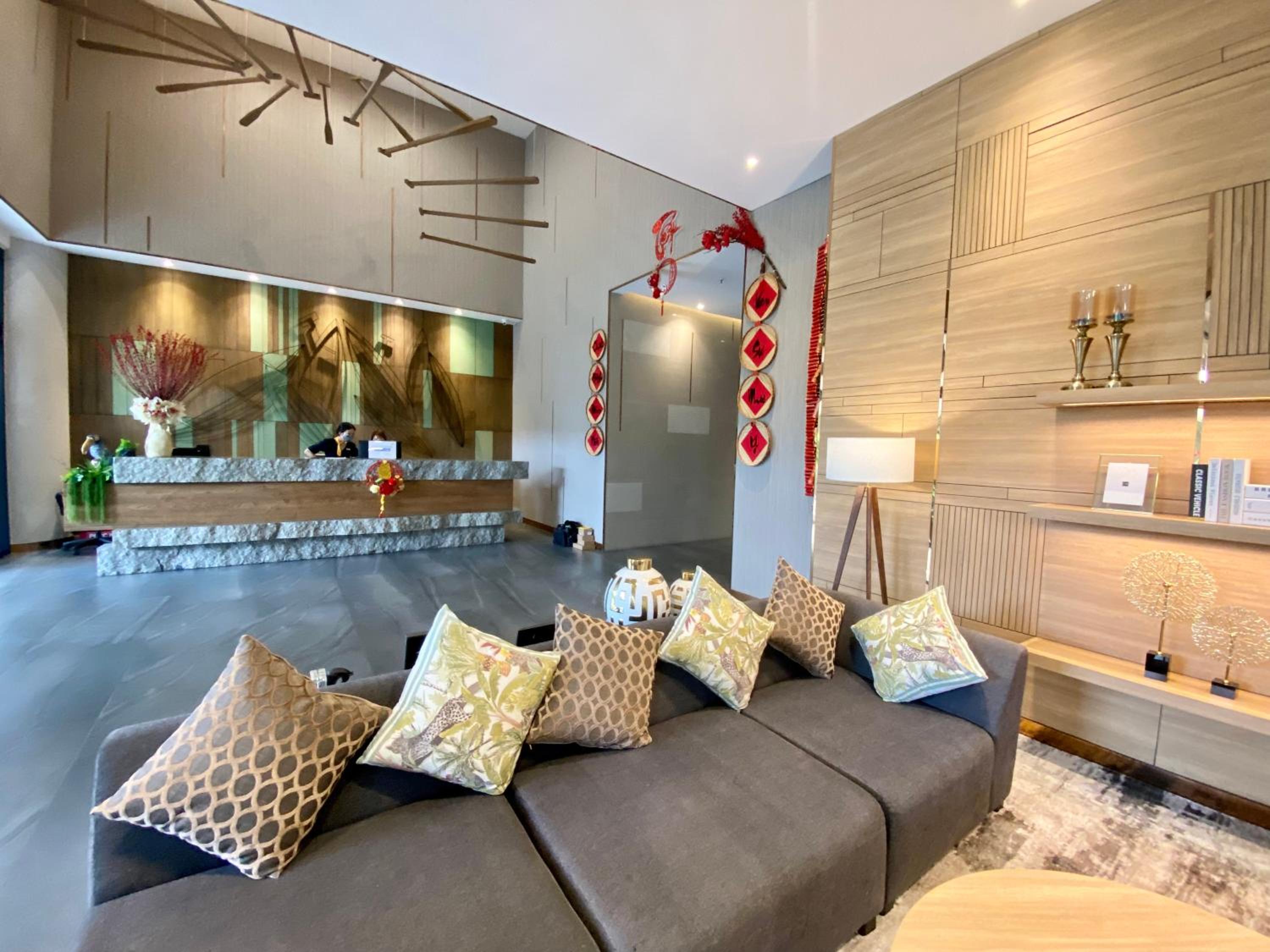 YuStay Superior Luxury Condotel Central District 1