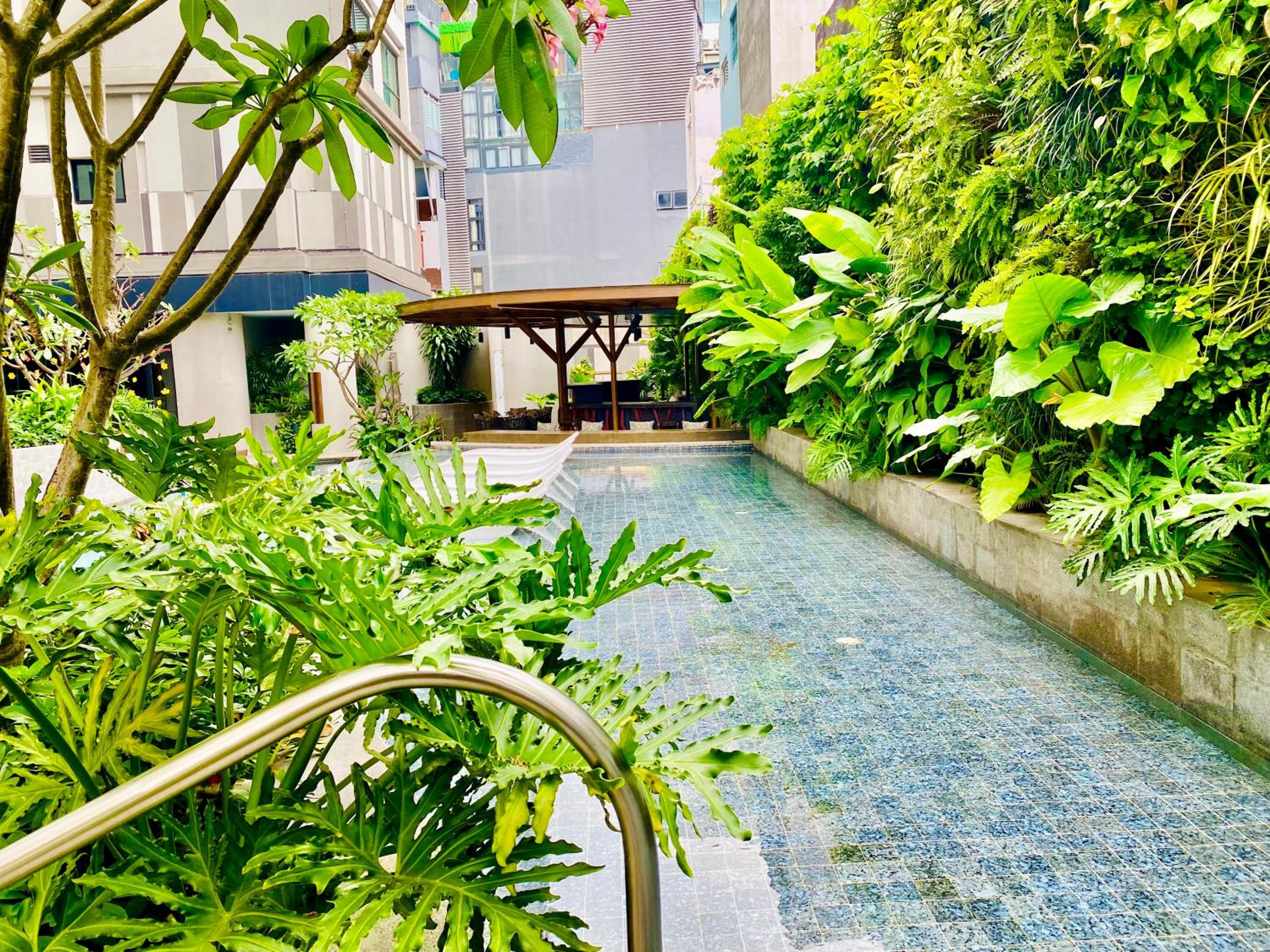 YuStay Superior Luxury Condotel Central District 1