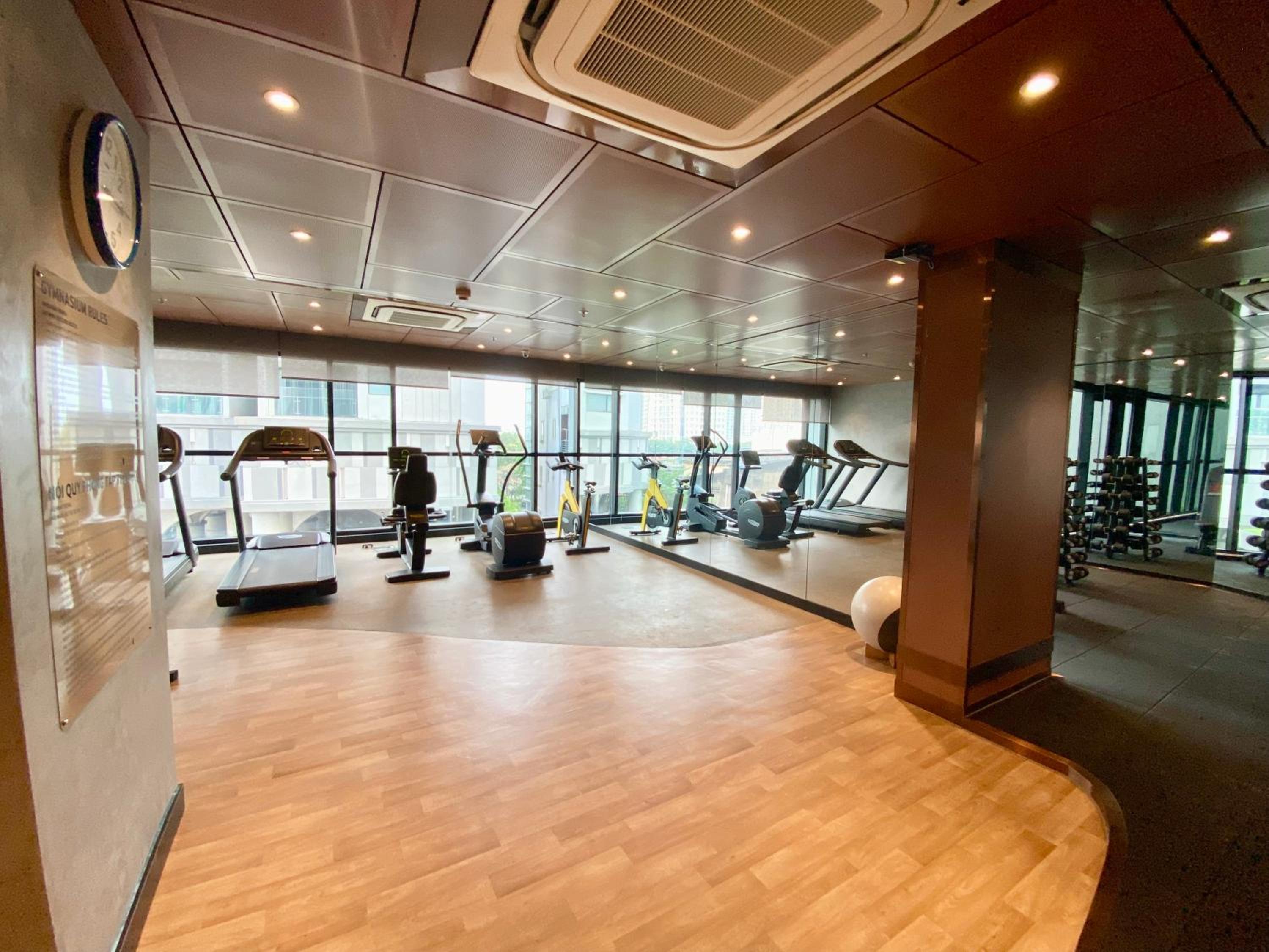 YuStay Superior Luxury Condotel Central District 1