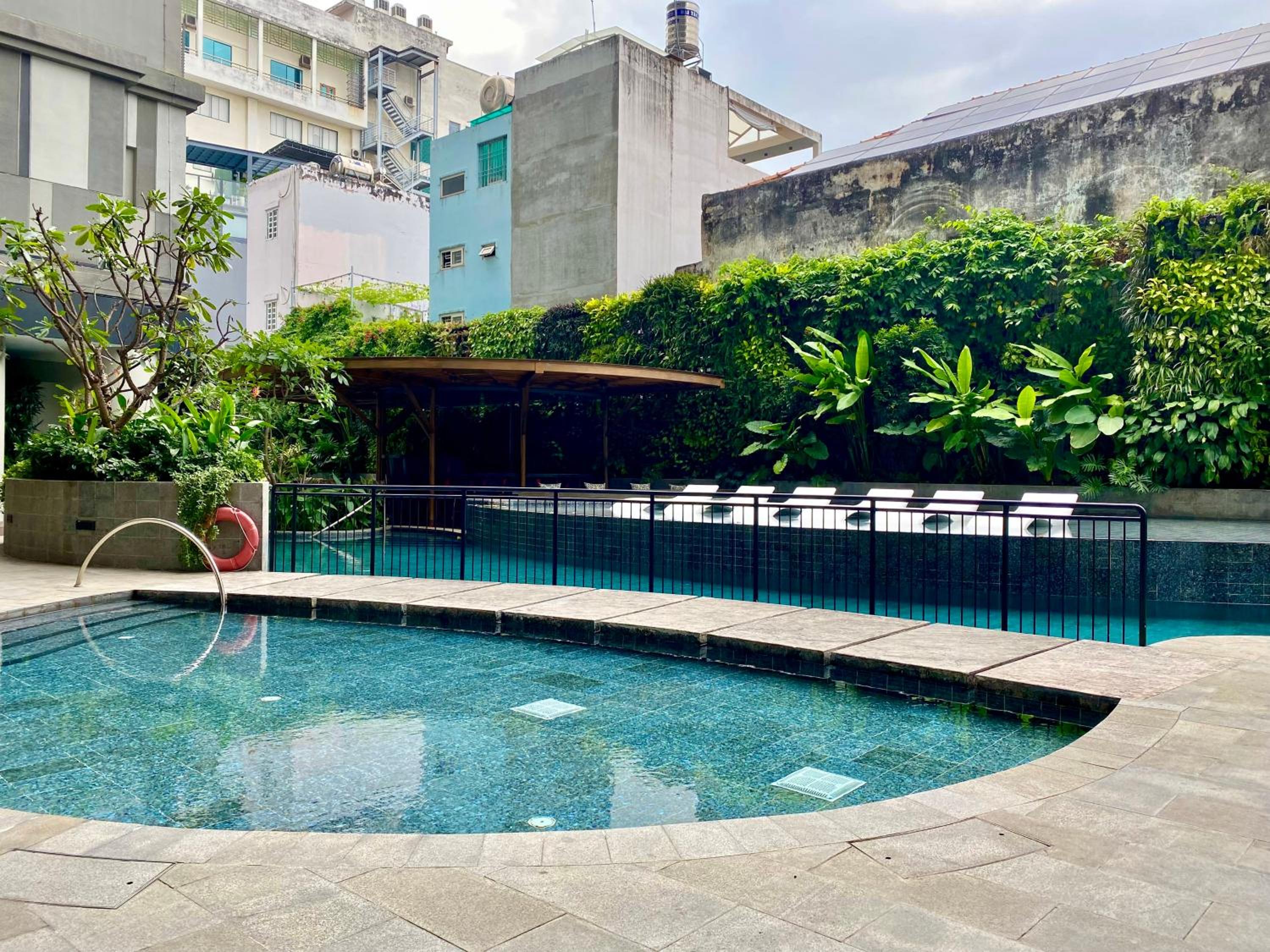 YuStay Superior Luxury Condotel Central District 1