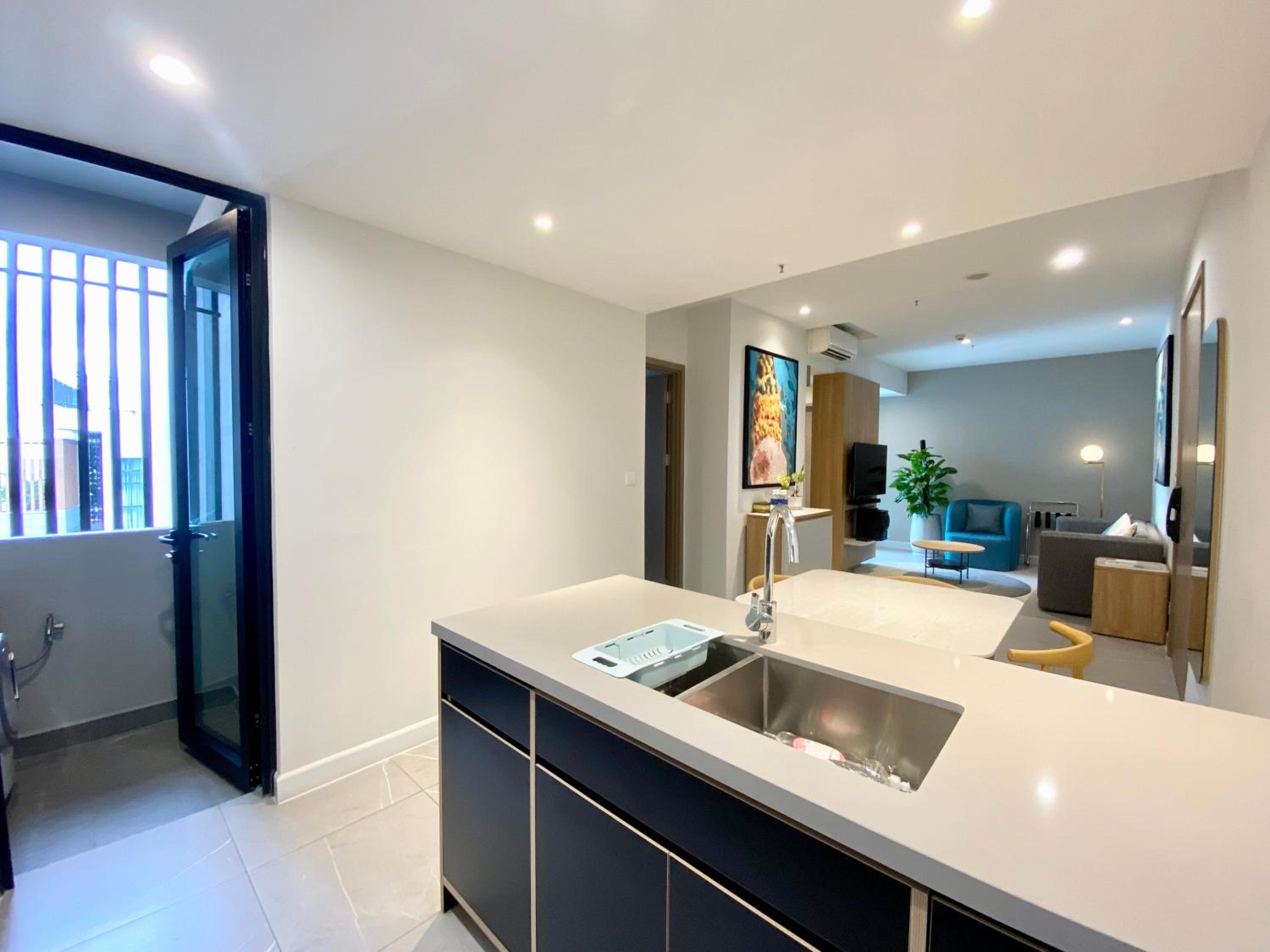 YuStay Superior Luxury Condotel Central District 1