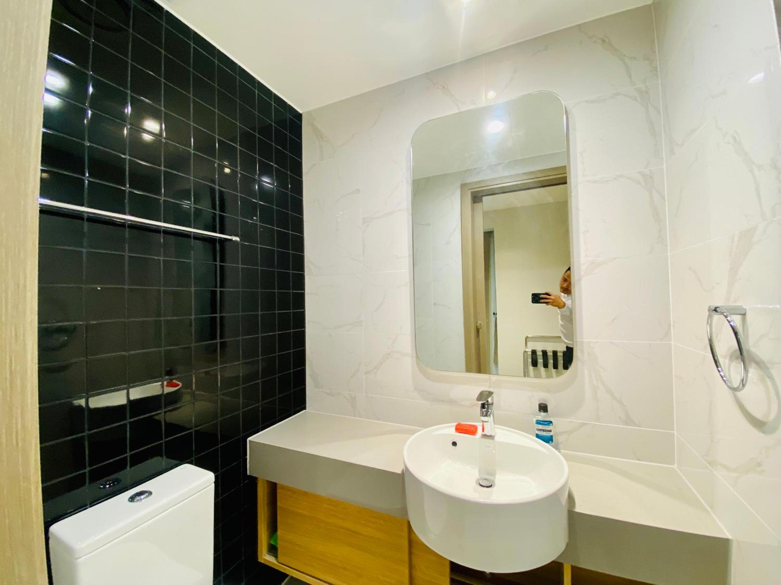 YuStay Superior Luxury Condotel Central District 1